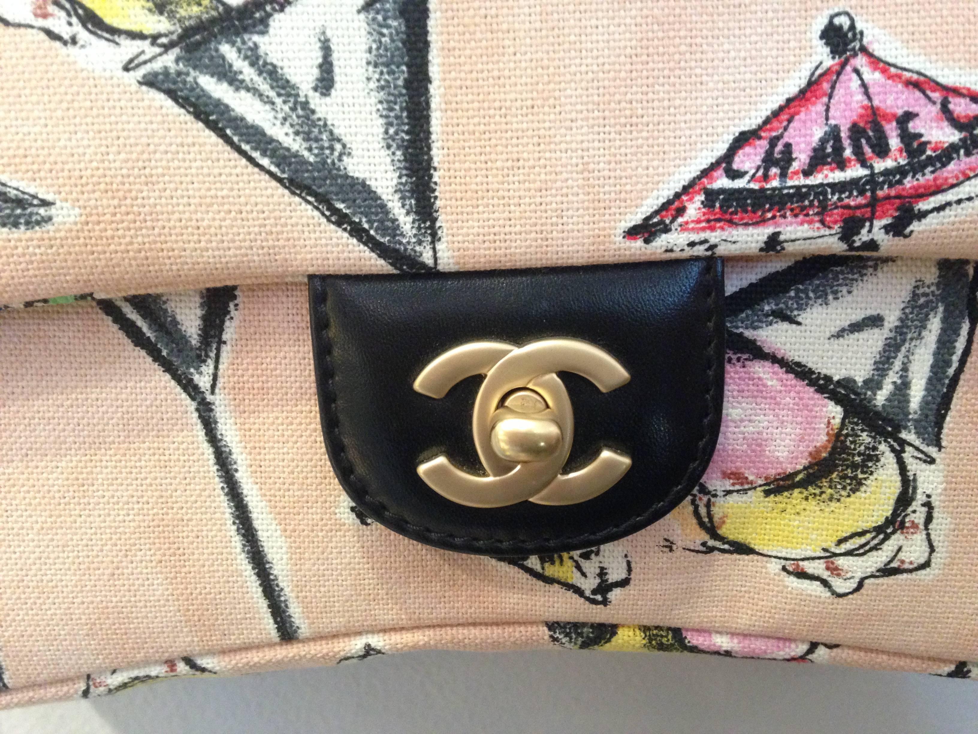For sale an amazing bag in excellent condition form the 2003-2004 Chanel cruise collection Rose Bonbon.

Size 25 centimters

Excellent condition with its card and hologramme.

Double C clasp.