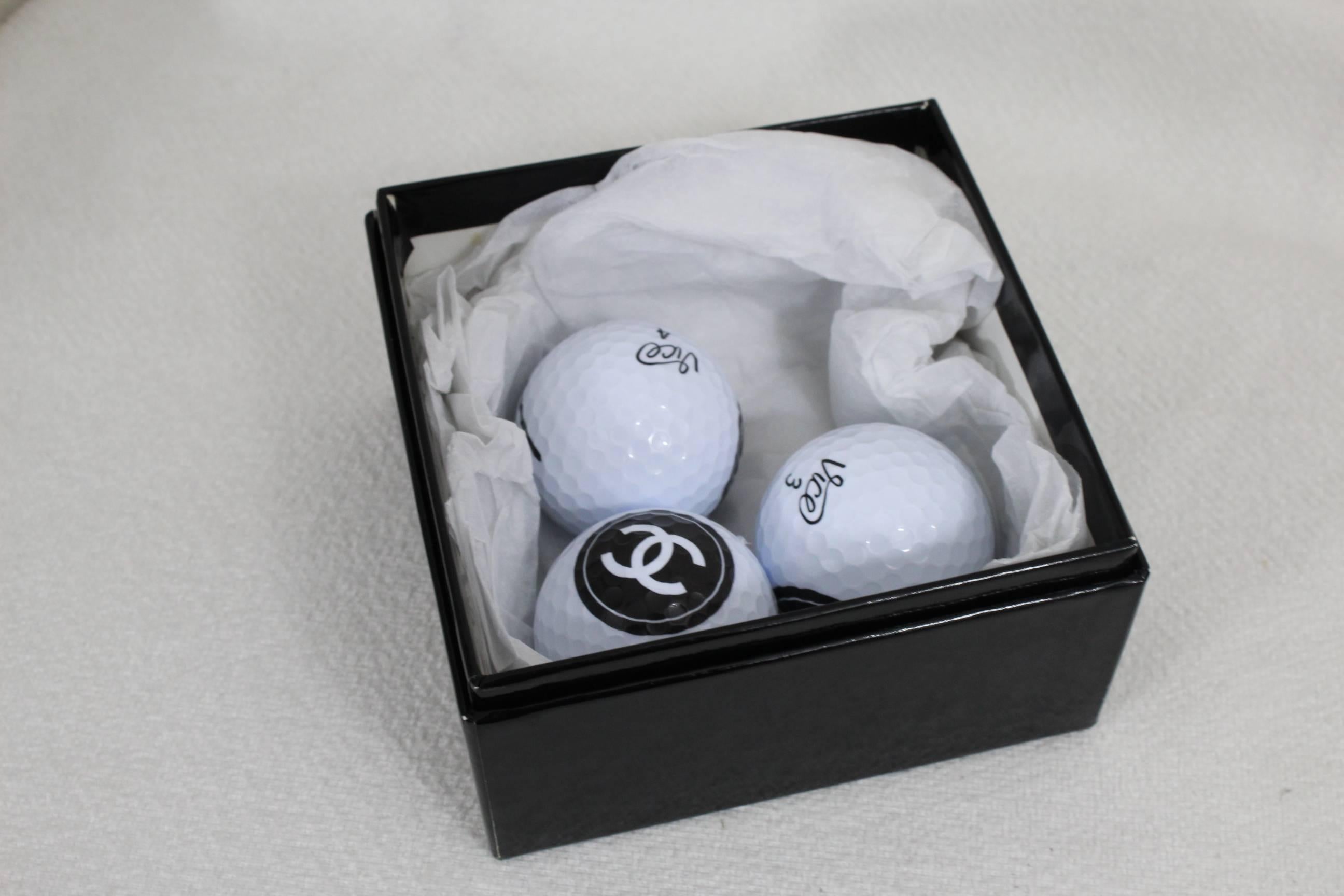 Perfect for a golfer lover or collector 3 Chanel Golf balls in its box.

Excellent condition