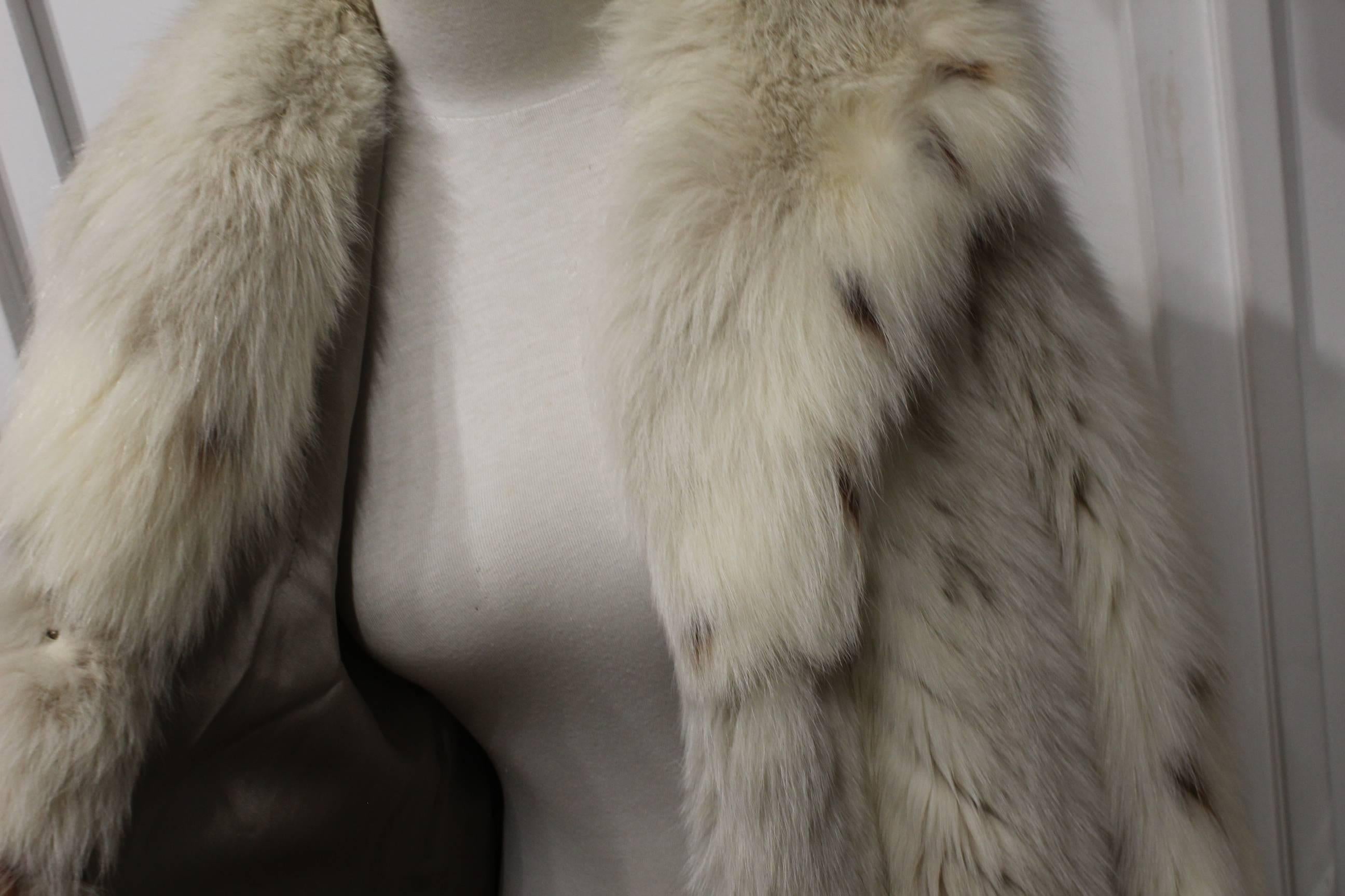 Vintae Silver Fox Long  Fur Coat  In Good Condition In Paris, FR