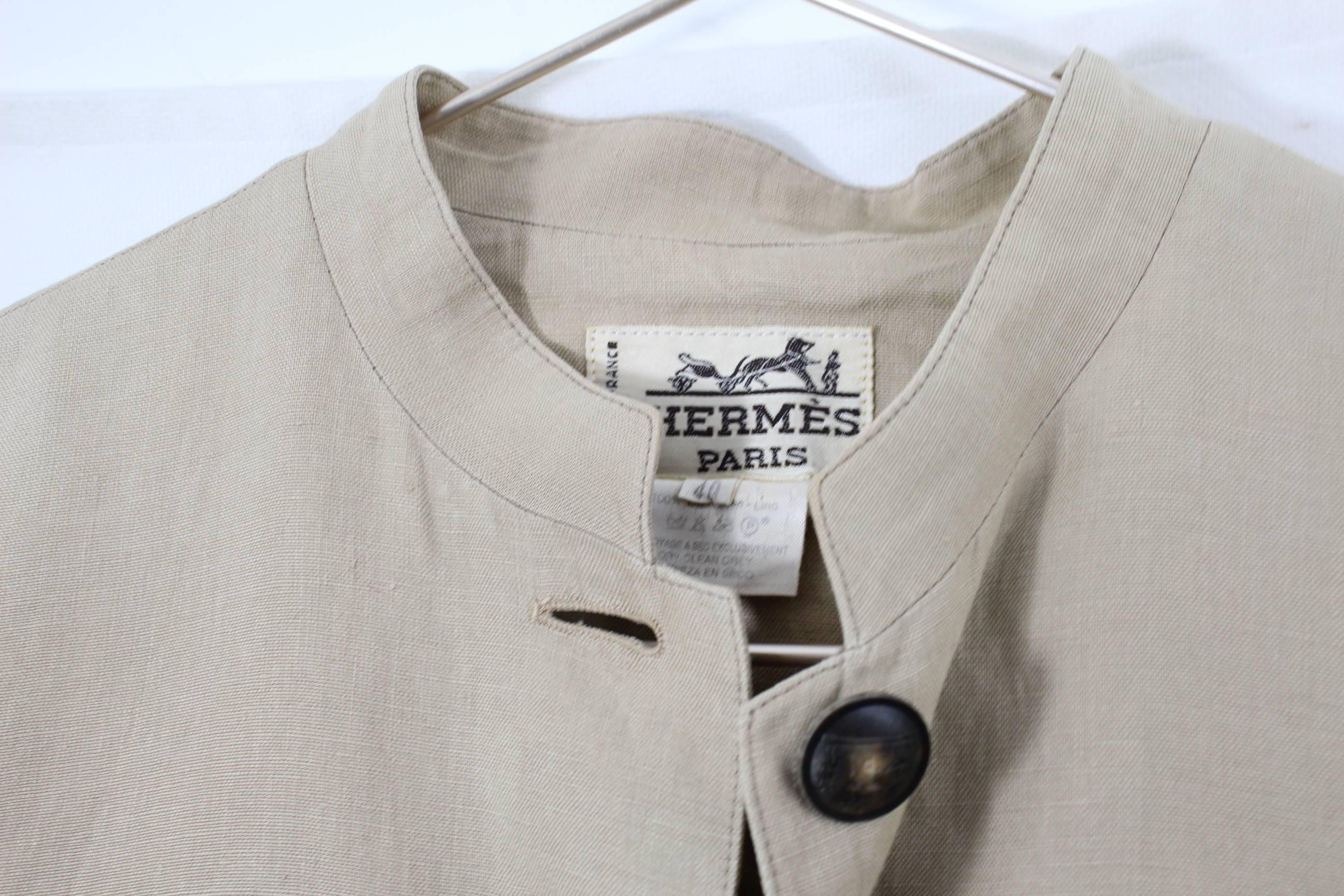Nice Vintage Hermes jacket in Brown lin.n

Size 40

Really good condtion for a vintage piece.