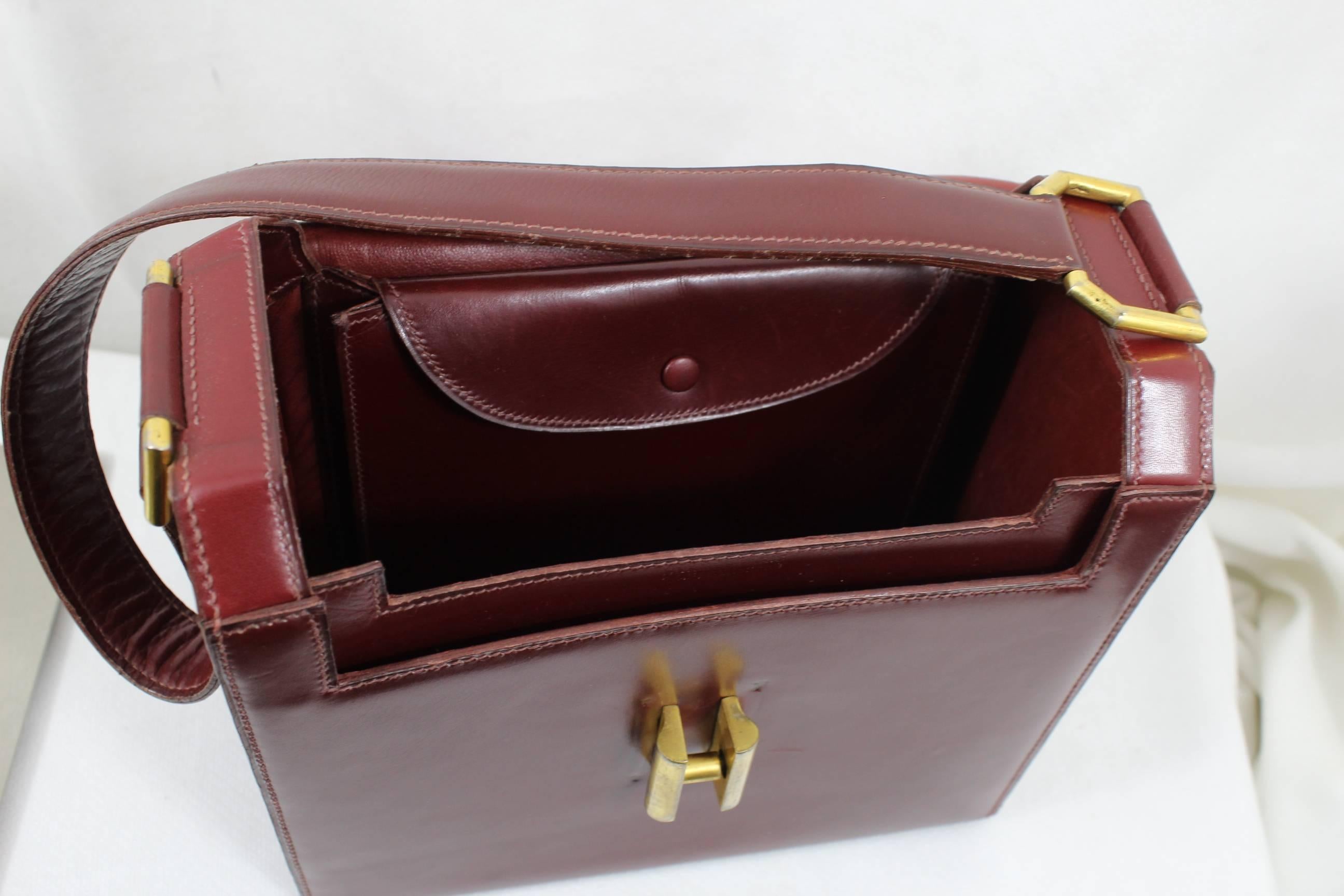 24 Fbg St Honoré Vintage Hermes Burgundy leather Bag In Good Condition In Paris, FR