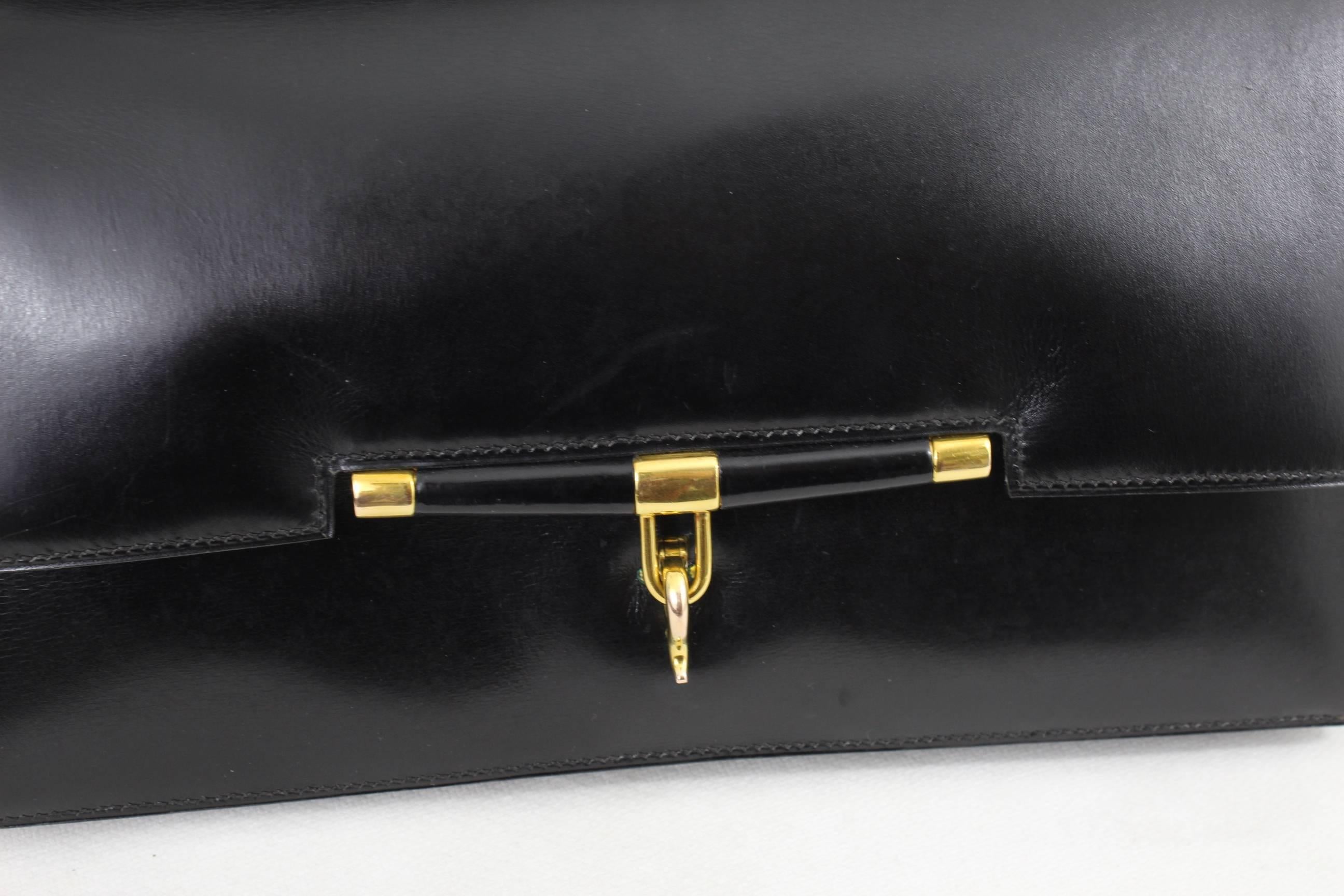 For sale an amazing Vintage Hermes Palonnier Bag in Black Box Leather and Golden Hardwarre. 

bag from late 60's early 70's but in excellent condition, it has almost no use.

Clasp signed 

handle in excellent condition

Size 10.6*6.5
