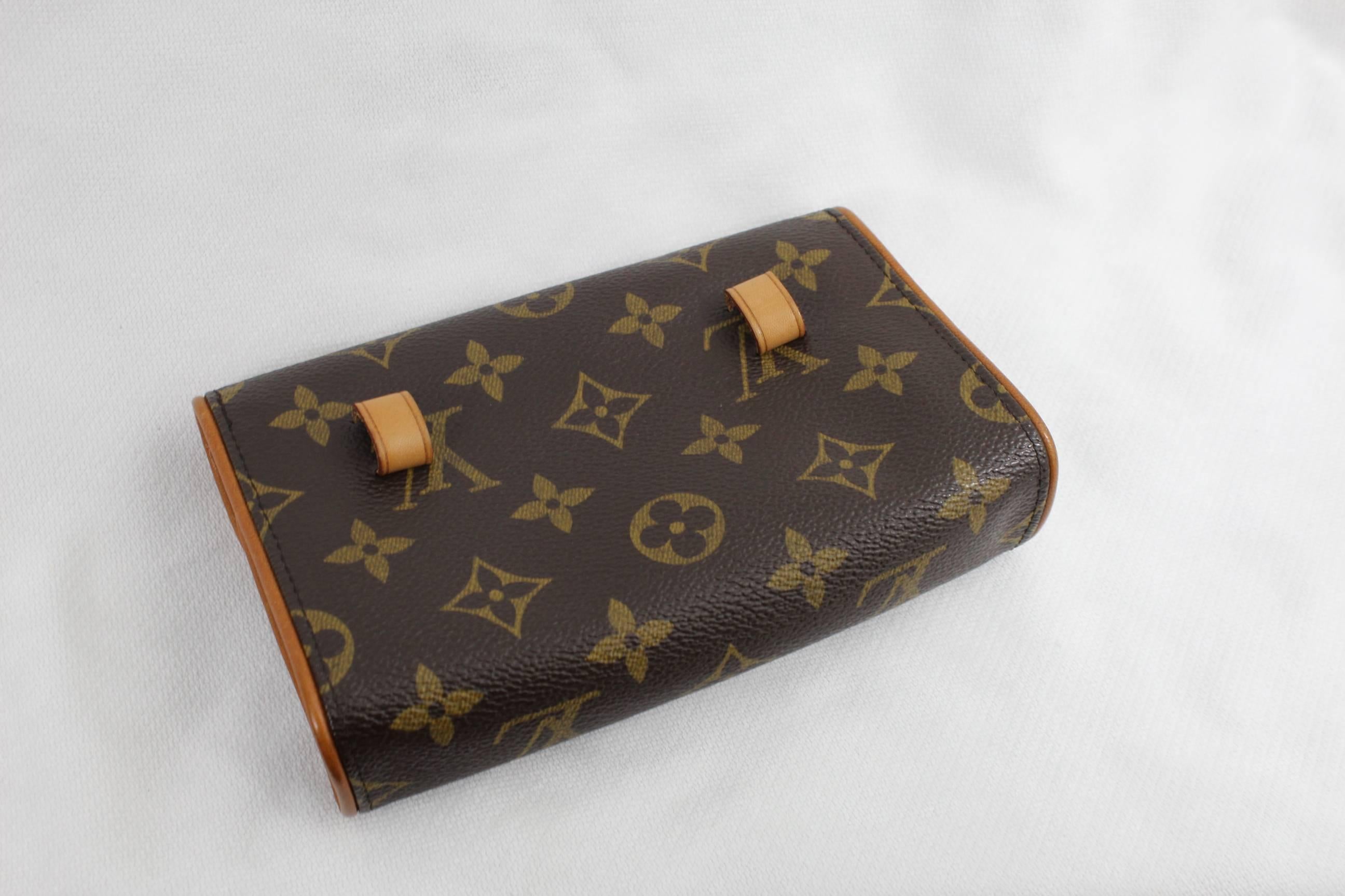 Louis Vuitton Floretine Belt bag in monogram Canvas


Sold without Belt

Really good condiiton

Size 6.5x4
