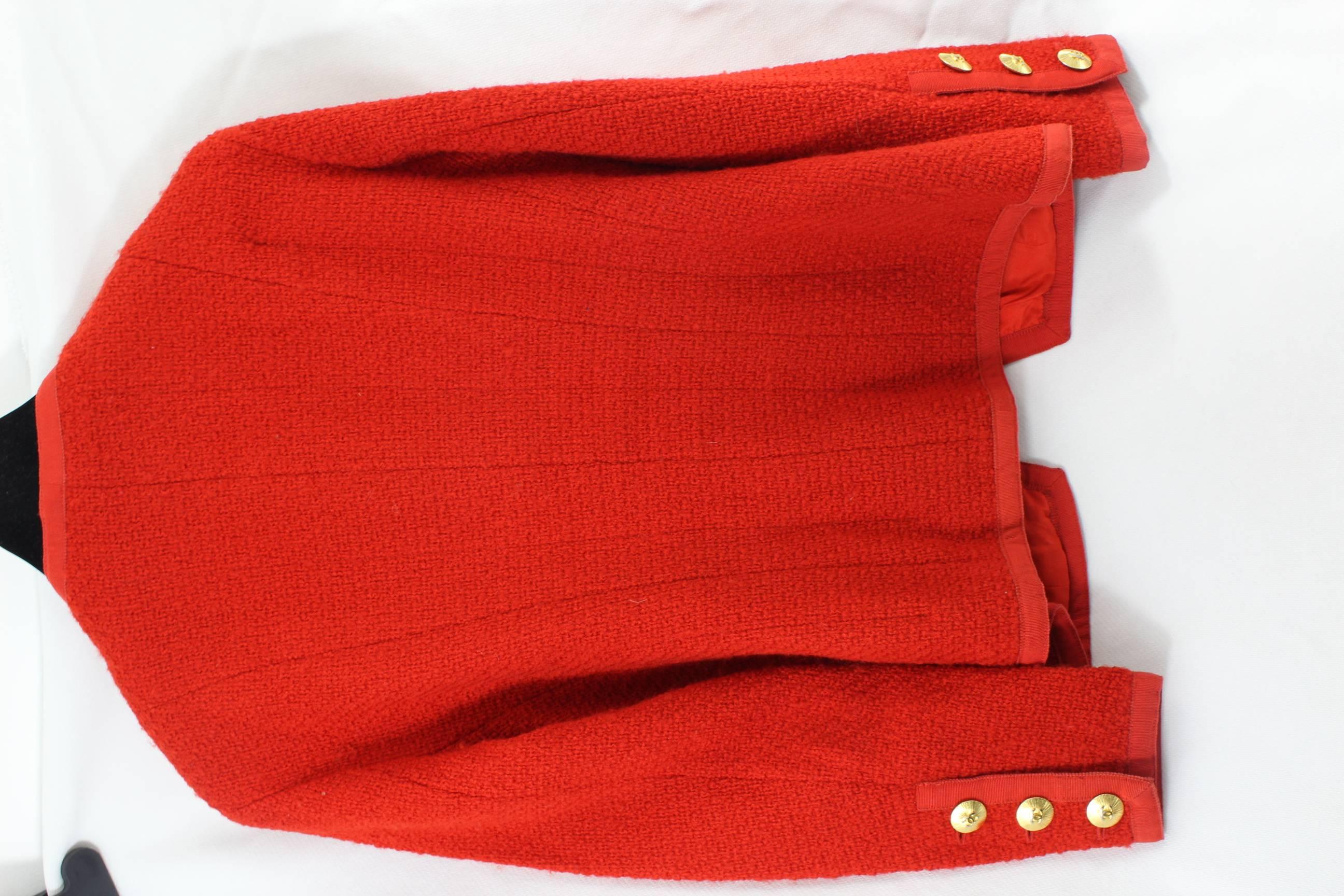 Vintage Short Chanel Jacket in Red Tweed with Golden Buttons. Size 38 F 3