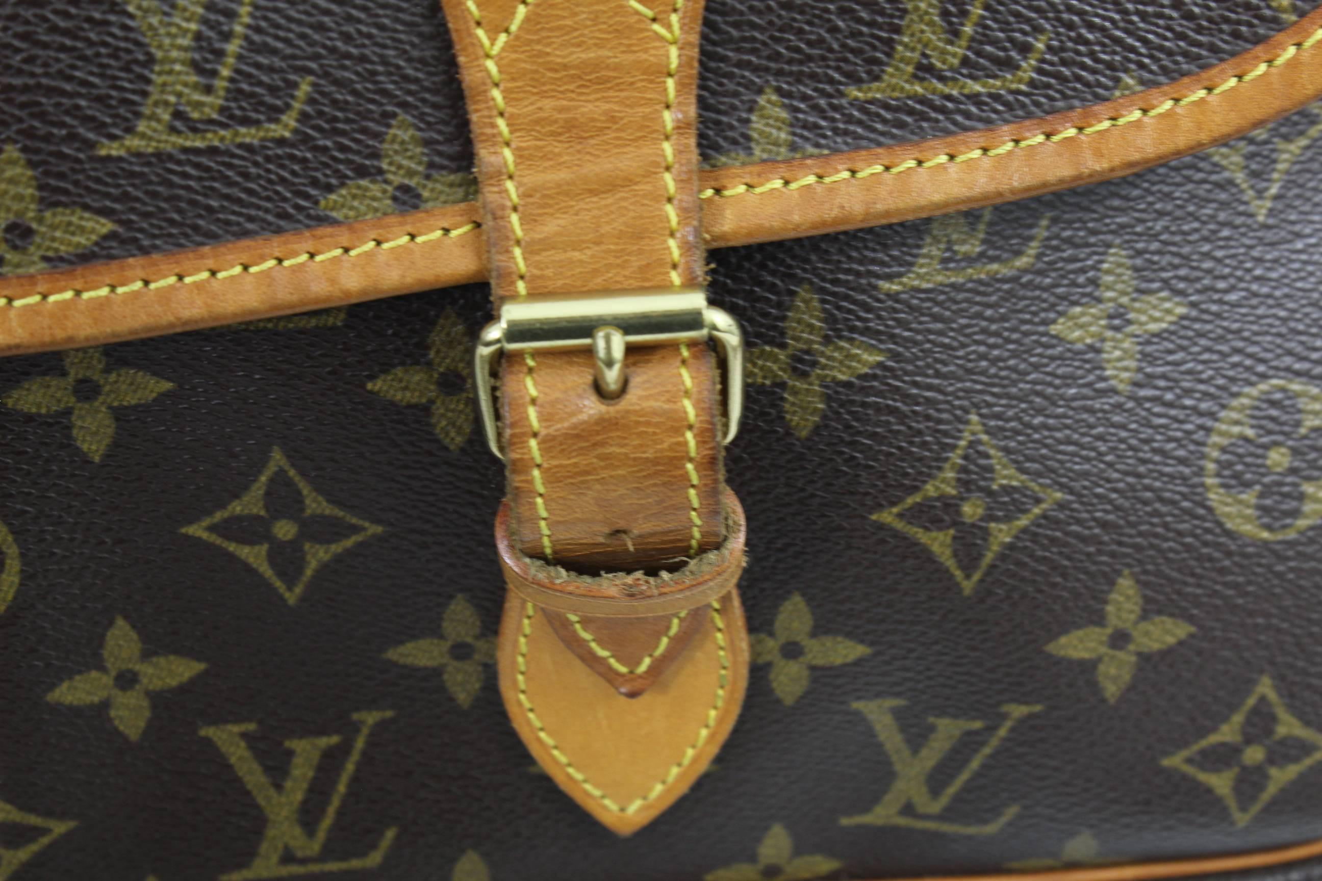 Rally nice Louis Vuitton Gibiciere Bag in Monogram canvas and leather.

Size 15.5x11 inches

Good condition but ssigns of wear of normal wear (patina in leather)



