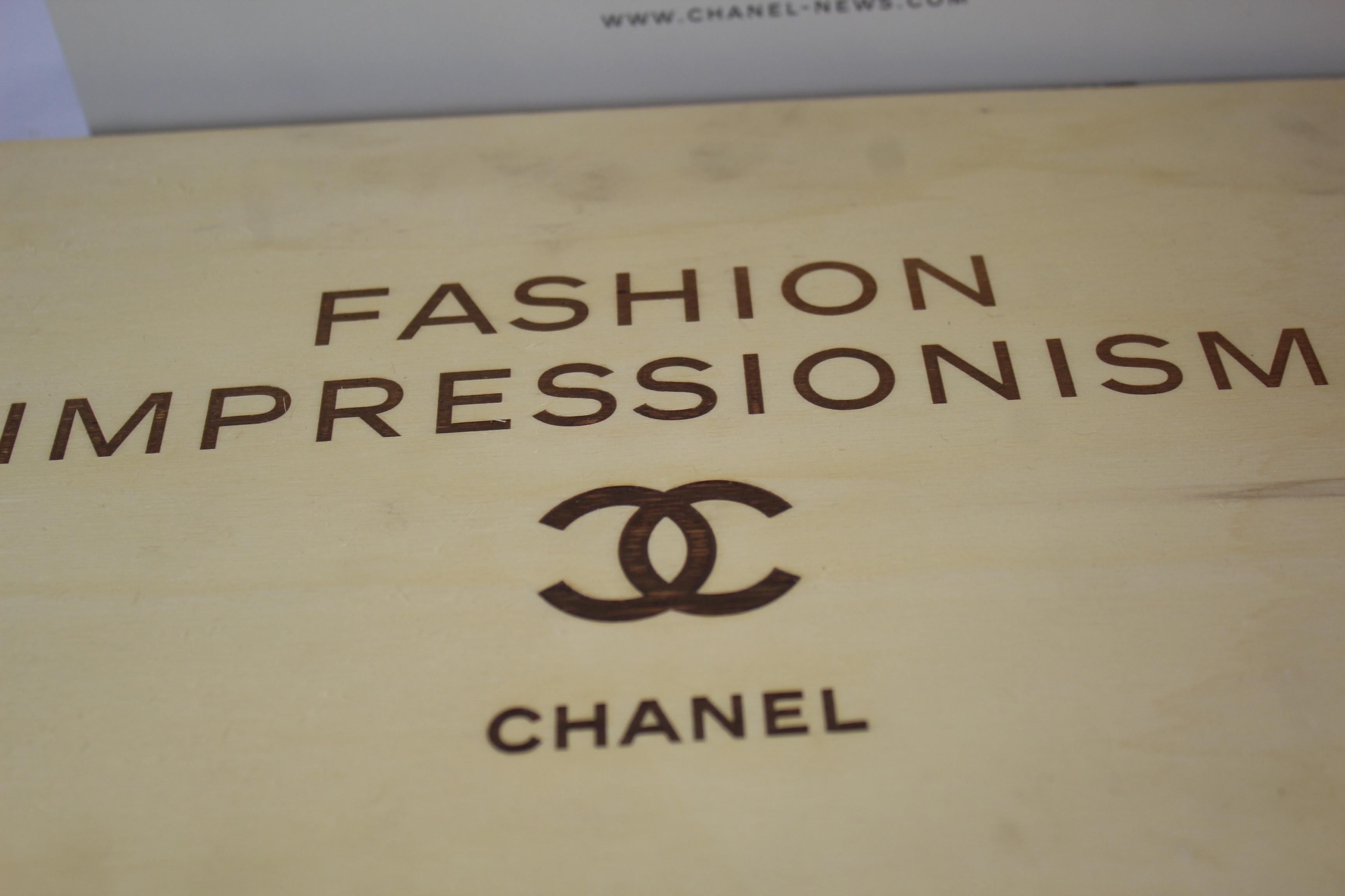 Women's or Men's Chanel Wood Fashion Impressionism Bag / Case. Kit 2015 Cruise Collection