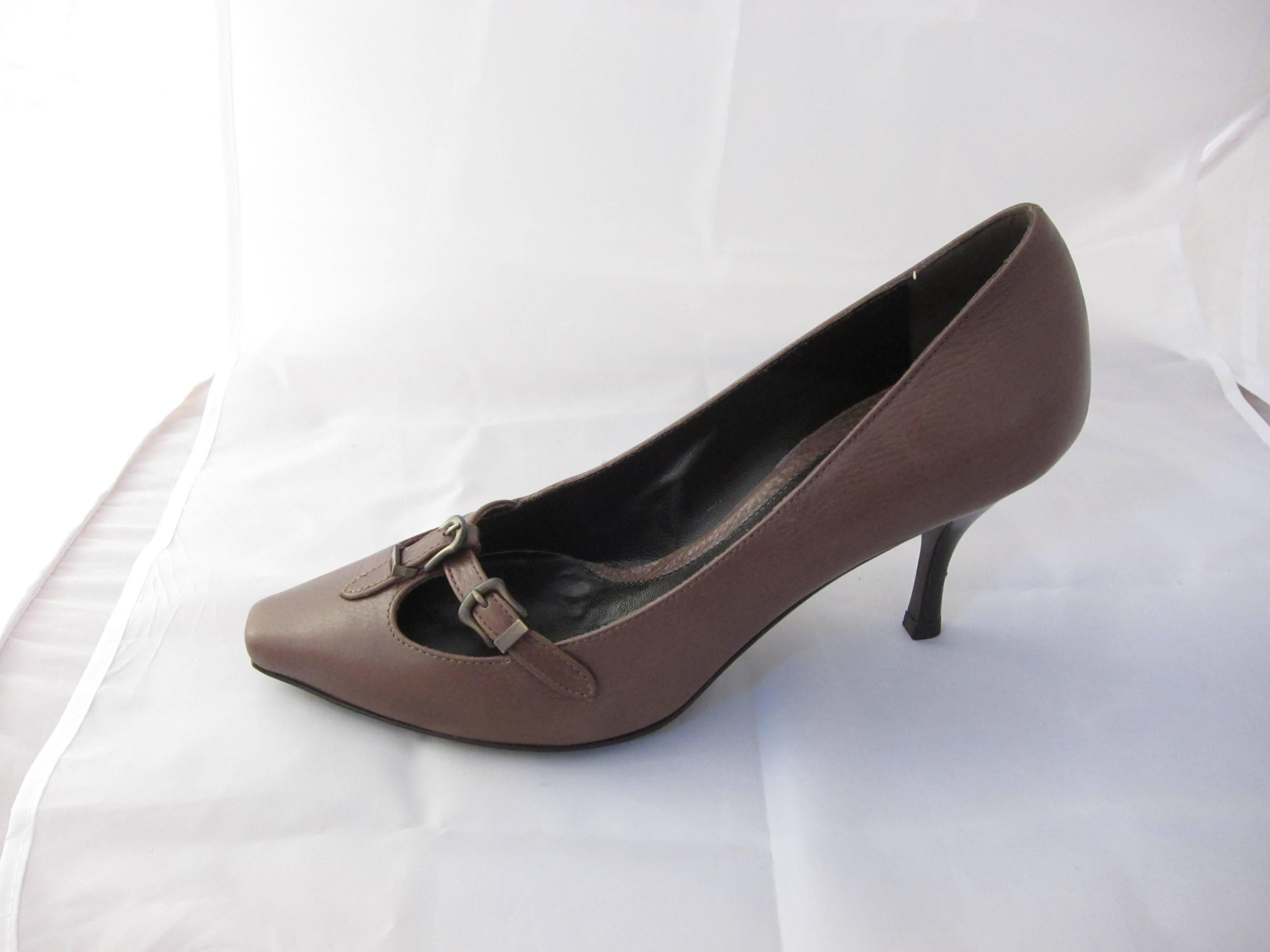Black Fendi brown leather shoes with box. Size 37 For Sale