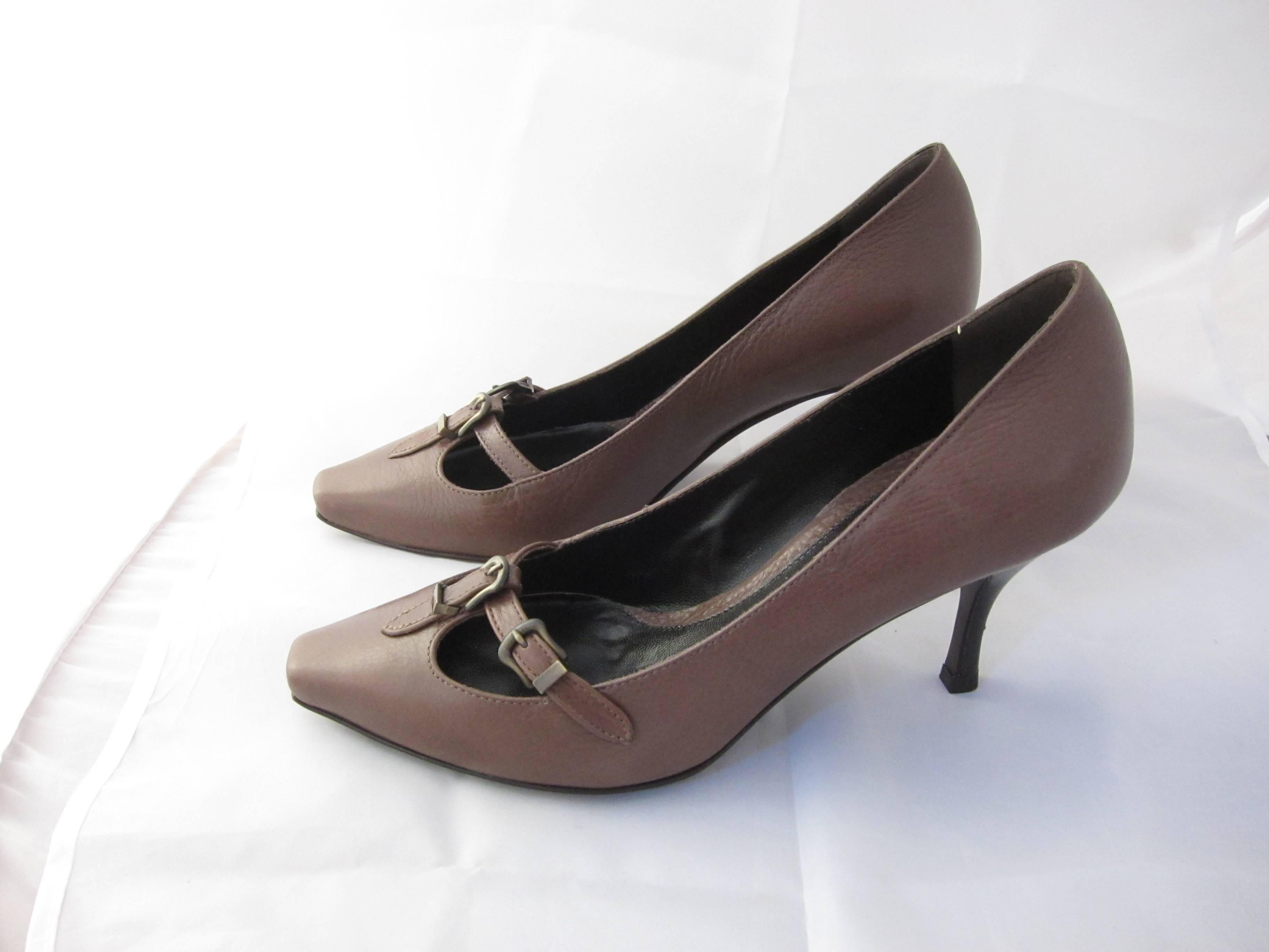 Fendi brown leather shoes with box. Size 37 In Good Condition For Sale In Paris, FR