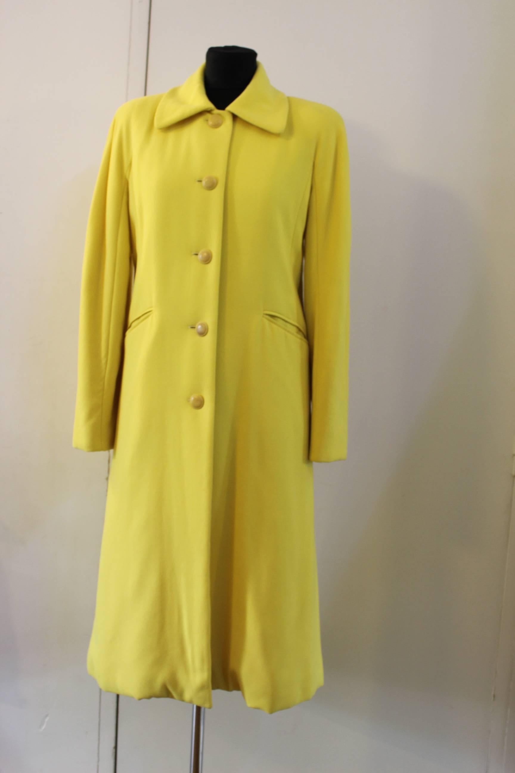 Vintage Hermes Yellow Coat in Wool. Size 38 (Small) In Excellent Condition In Paris, FR