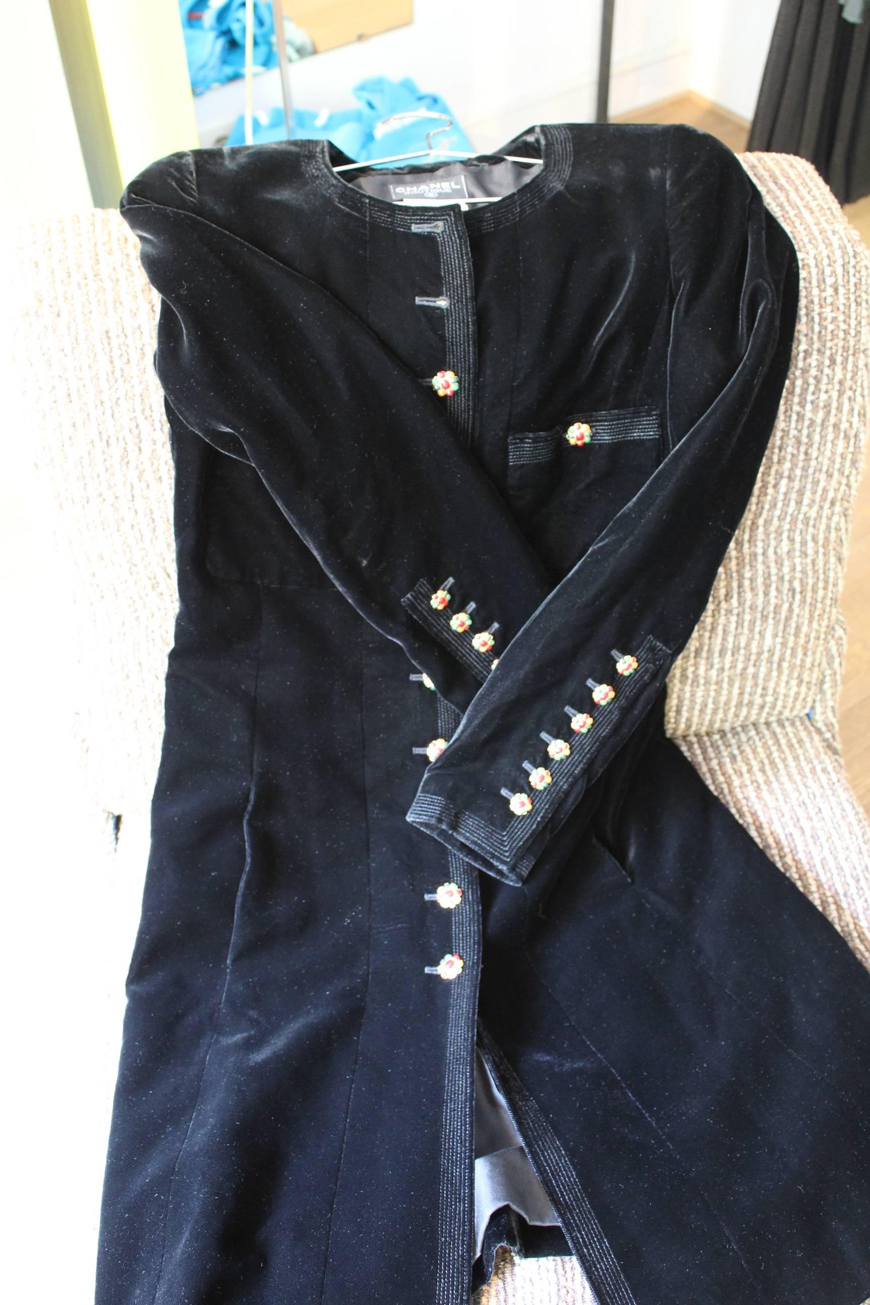 Vintage 1996 Black Velvet Chanel Coat. Buttons Gripoix Style. Size 38 4