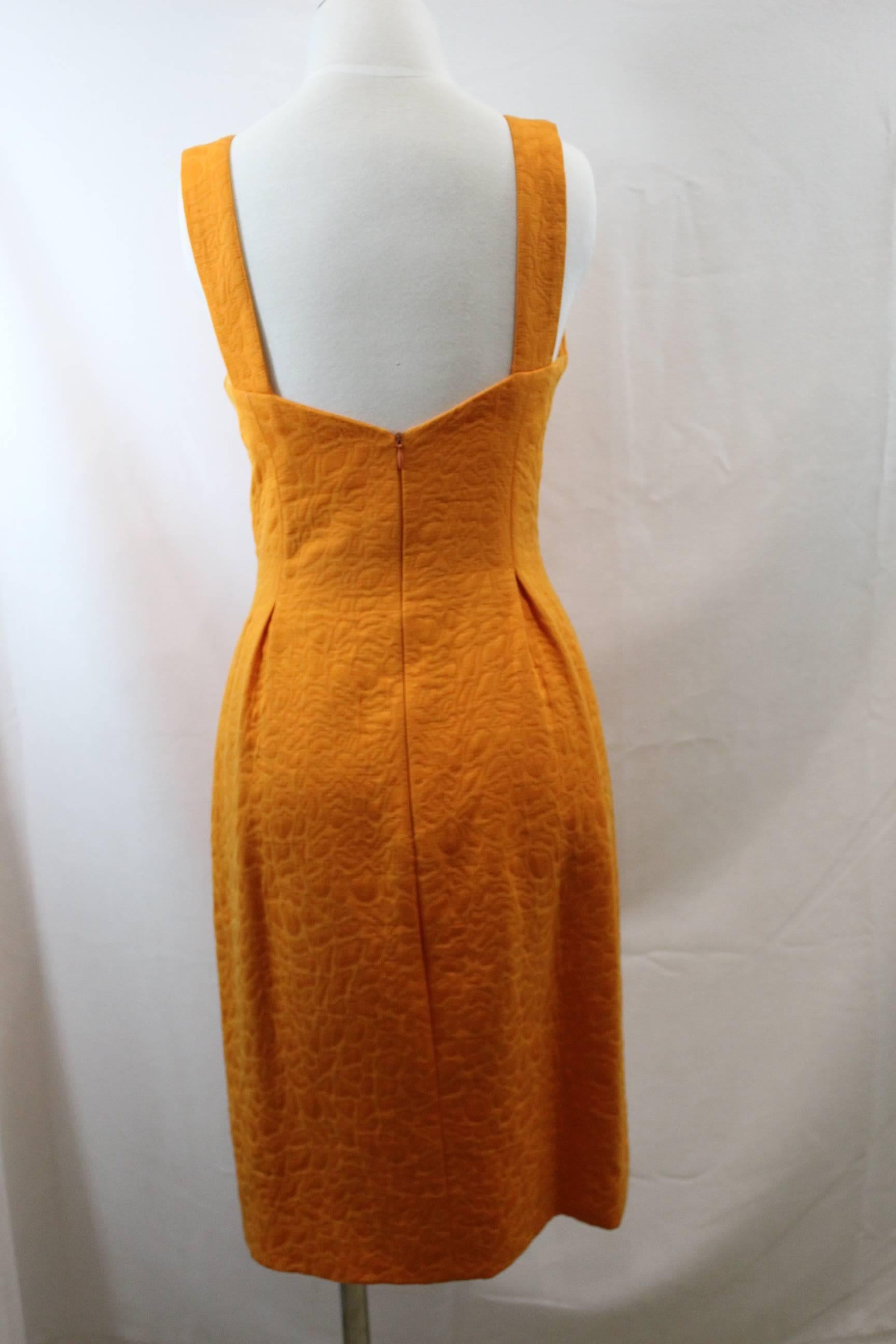 Nice Vintage balenciaga dress with its jacket and belt. Dress in nice orange with croco pattern.

Size EU 40

The dress is in good conditon but it shownssome wear in the inner collar (probably from make up that can be removed)  but no visible