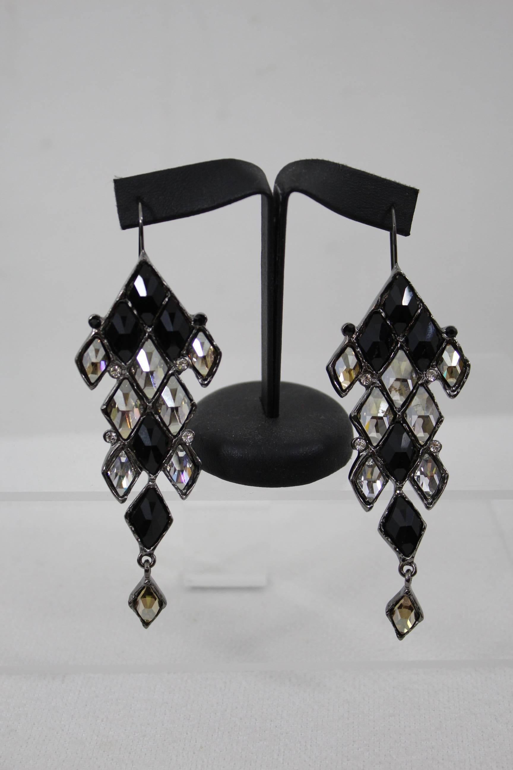 Amazing Yves Saint Laurent Jewelry Set (Earrings and Bracelet) Black and Crysta In Excellent Condition For Sale In Paris, FR