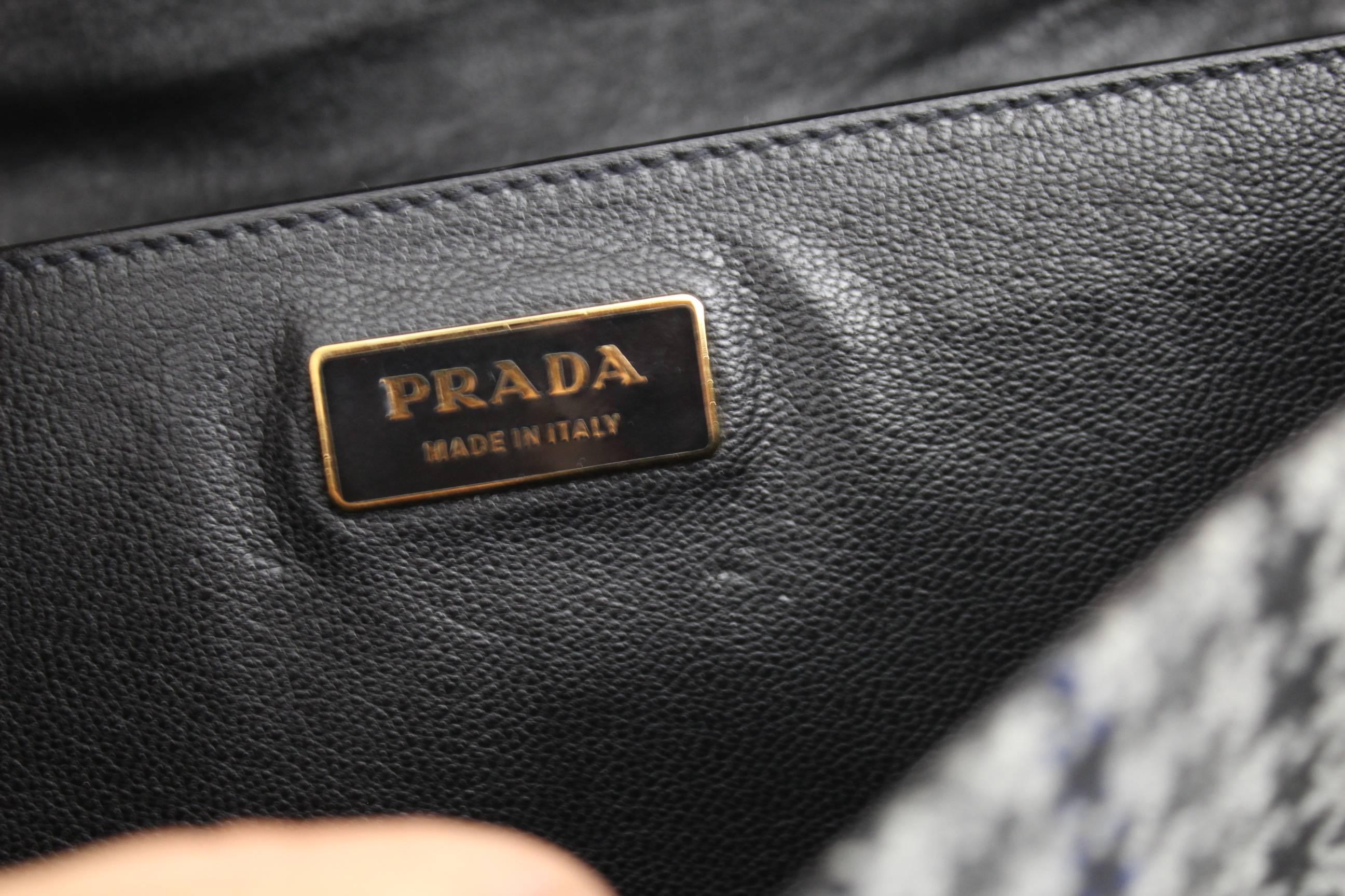 Prada Tweed and Leather Shoulder  Bag In Good Condition In Paris, FR