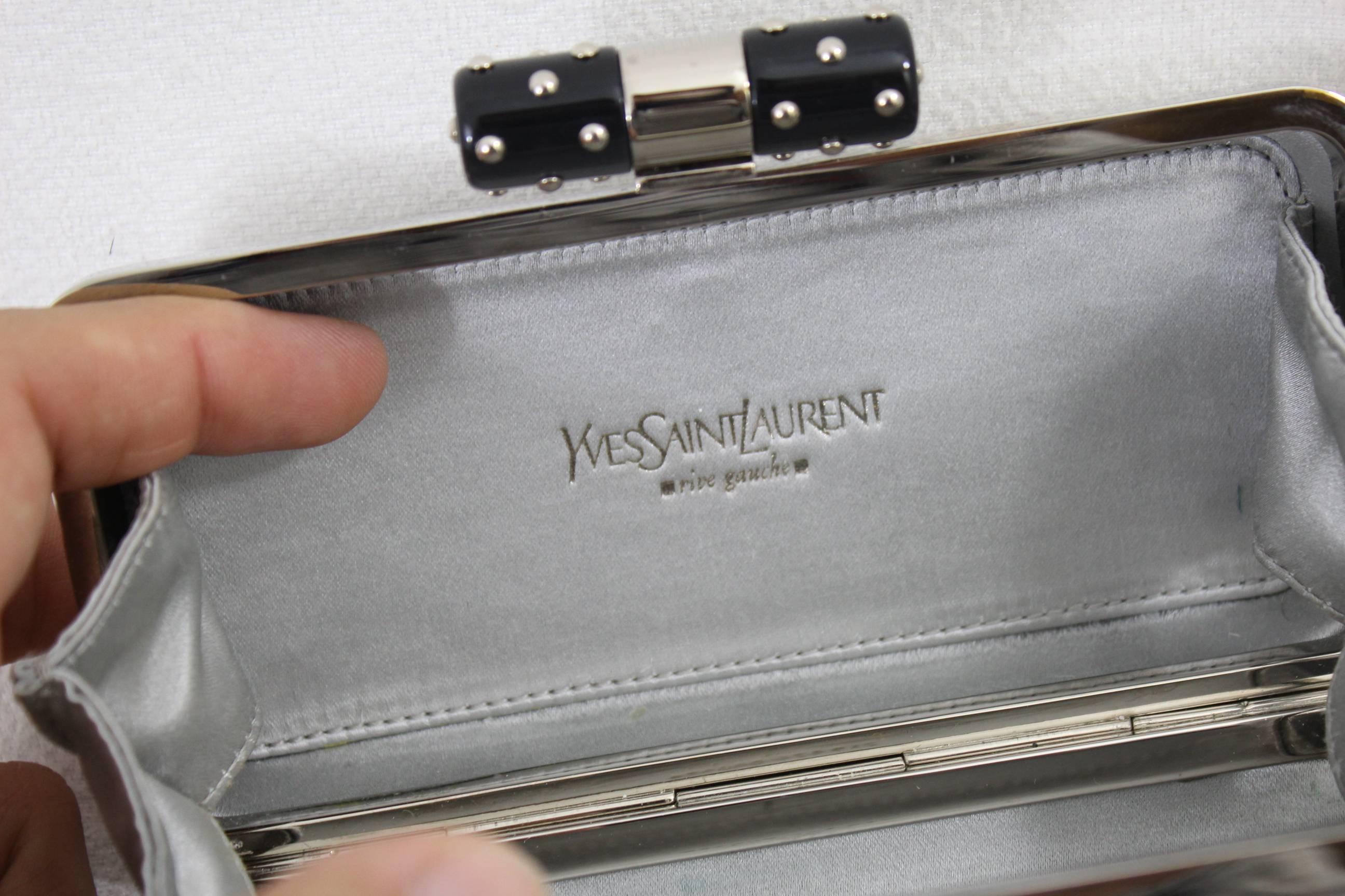 Nice Yves Saint Laurent Silver Evening Clutch In Fair Condition For Sale In Paris, FR
