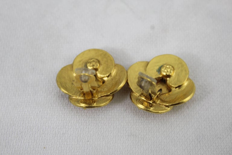 Chanel Vintage Double C earring in gold Plated Metal at 1stDibs ...