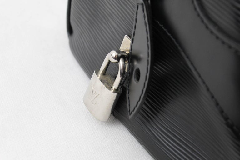 Women's or Men's Louis Vuitton Black Epi Leather Montaigne Bowling Bag For Sale