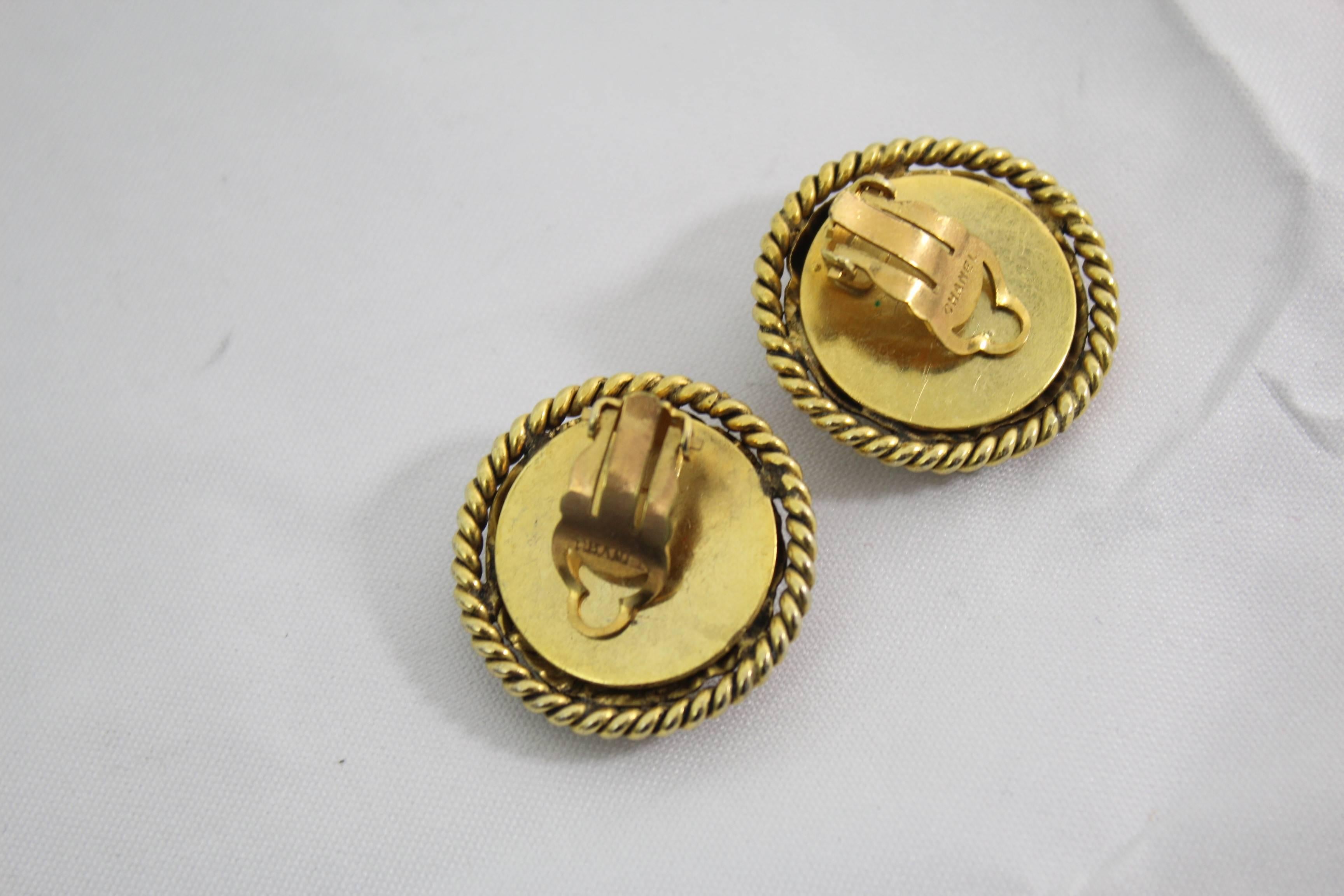 Chanel Vintage Gold Plated  Lion  Earrings In Good Condition In Paris, FR