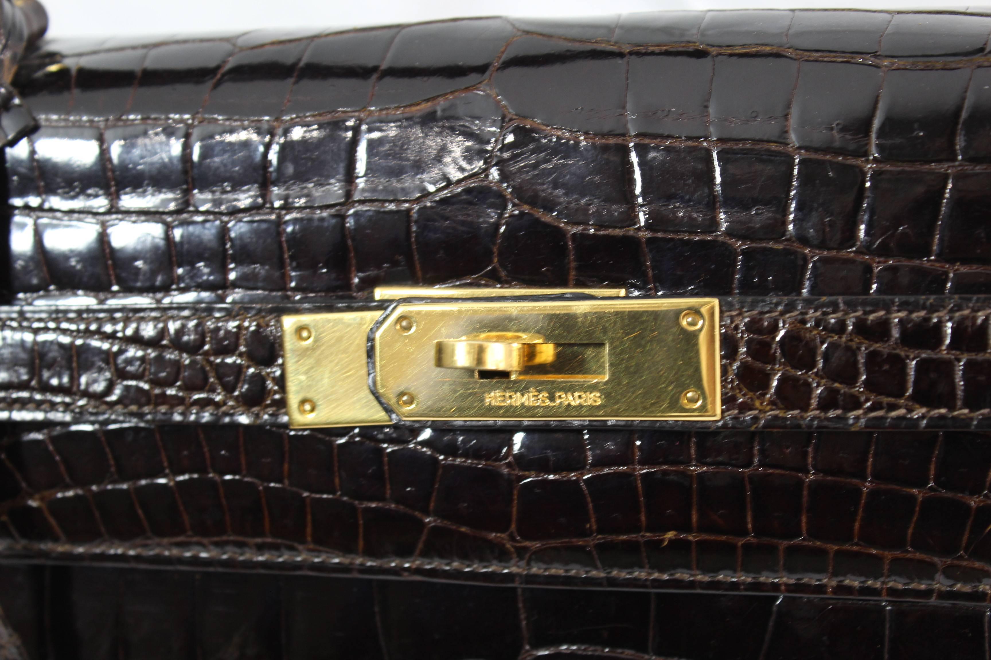 Nice and in excellent condition Hermes Kelly croco with golden hardware.
Size 35
Possible to export it as I have the ciopy ofinvoece that will be sent with the bag.
Condition: excellent some minor signs of use in the front 
Sold with dust bag, keys