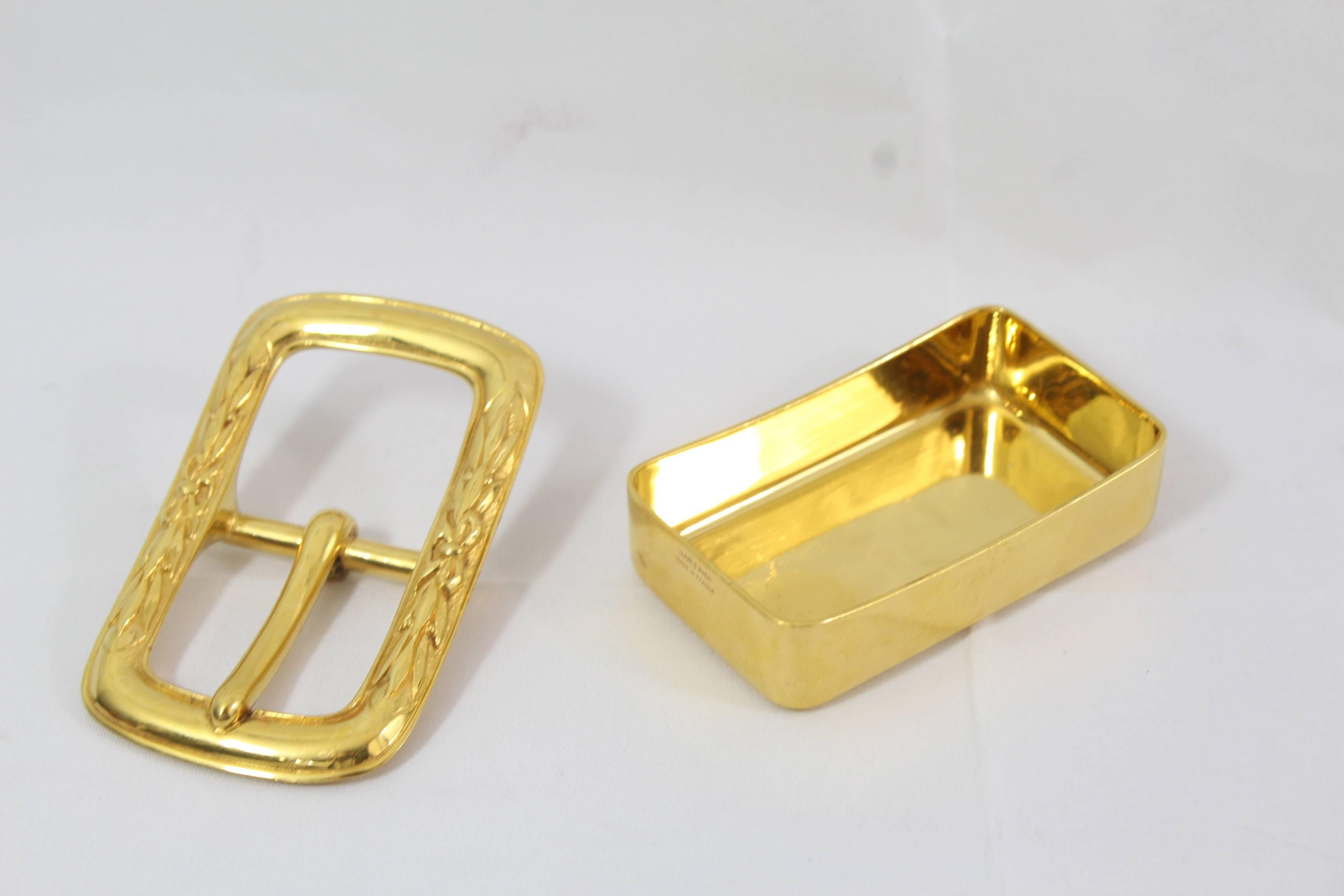 Vintage Hermes Ashtray in gold plated metal.

Really god vintage condition.

Size 8.5 centimeters