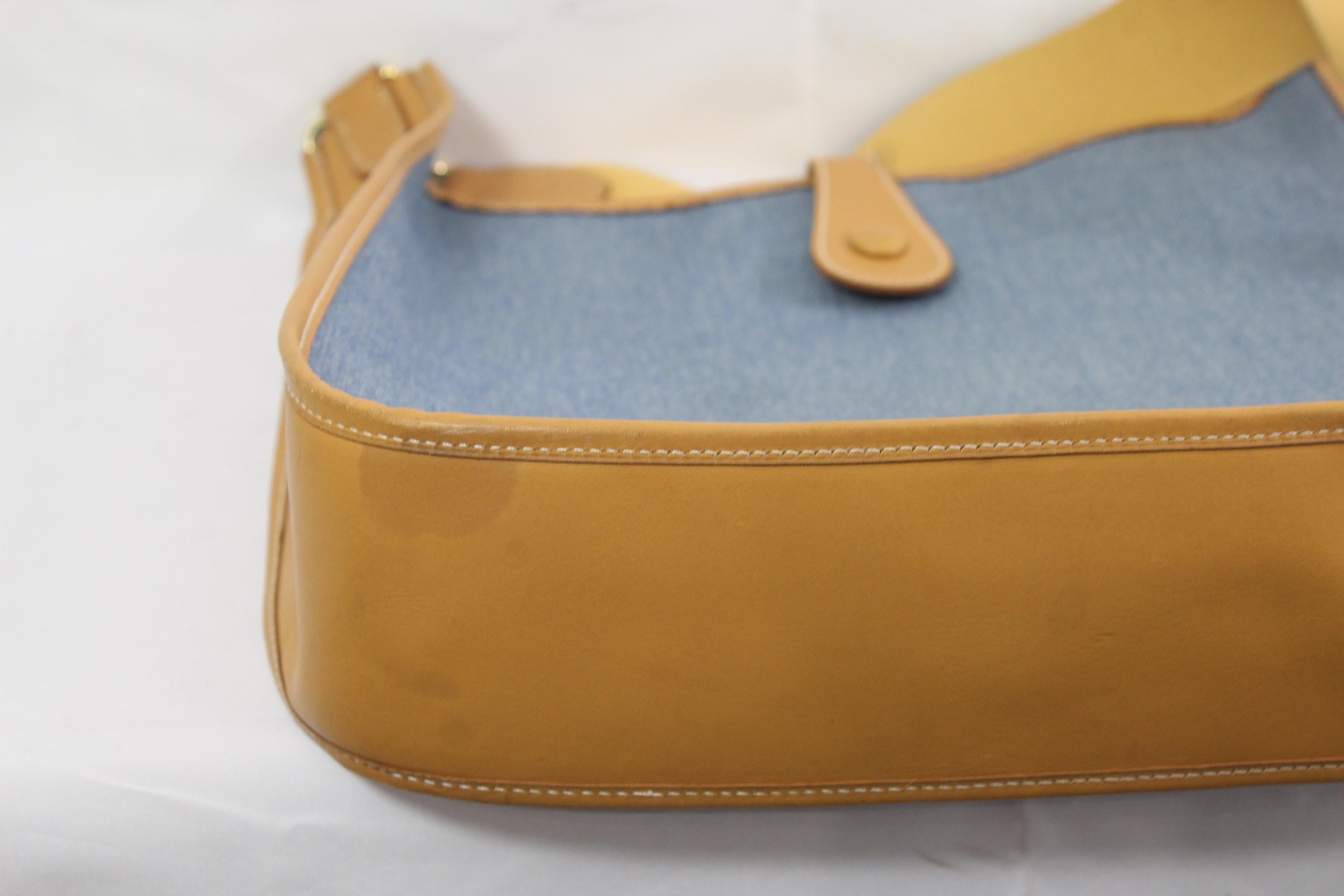 2002 Hermes Evelyne GM Blue Denim and Natural Leather Bag. In Good Condition In Paris, FR