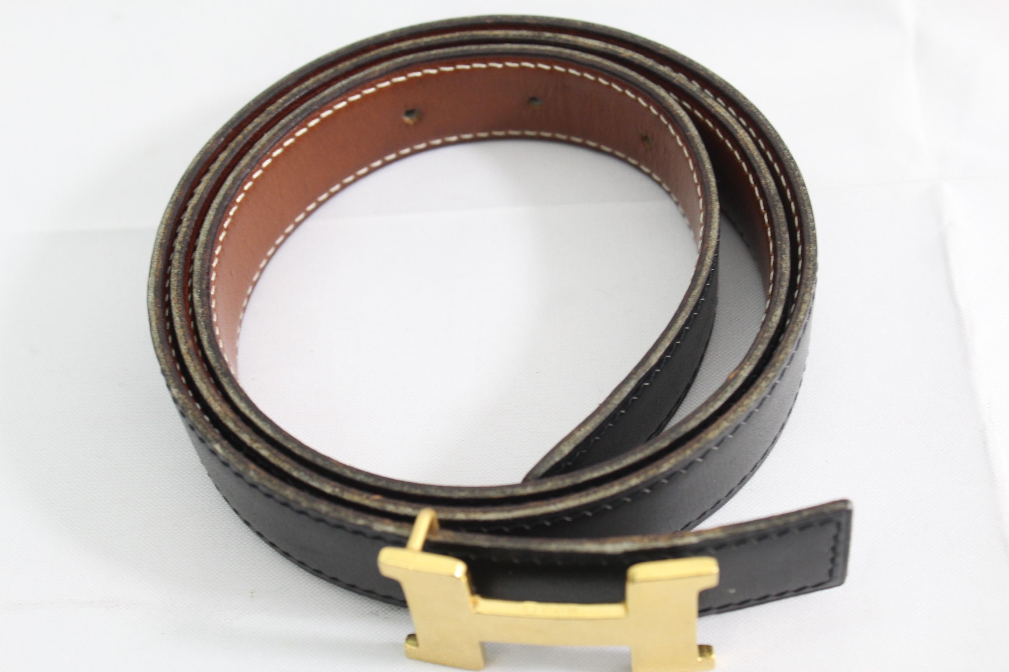 Hermes iconic belt in gold plated metal and brown black leather.


Smallmodel frm buckle

nice condition but some signs of wear, small scratches in the buckle and some signs of use in the leather.

Size 84 centimeters