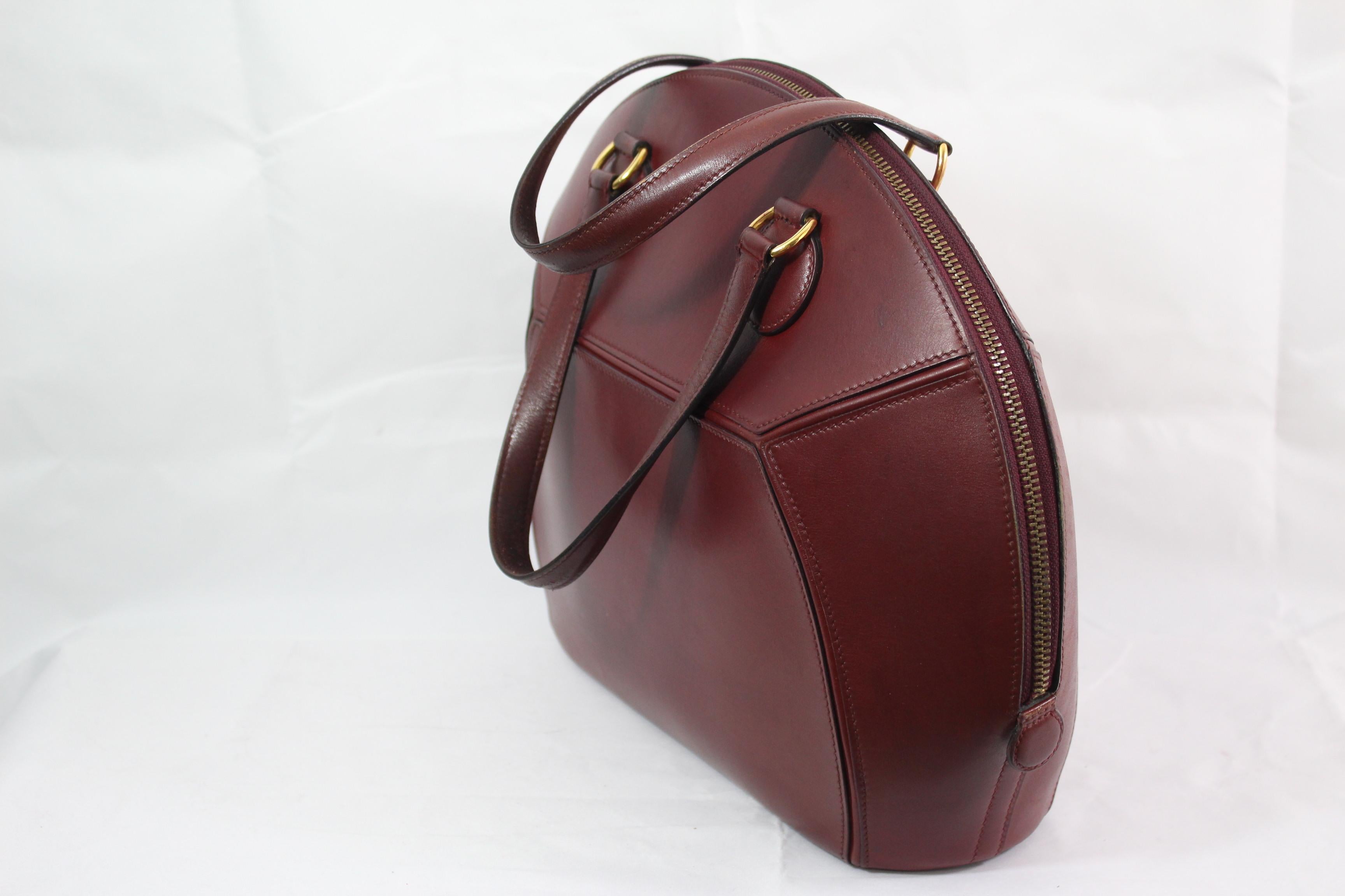 Hermes Vintage Ile de Shiki Bag in Burgundy Box Leather.  In Good Condition In Paris, FR