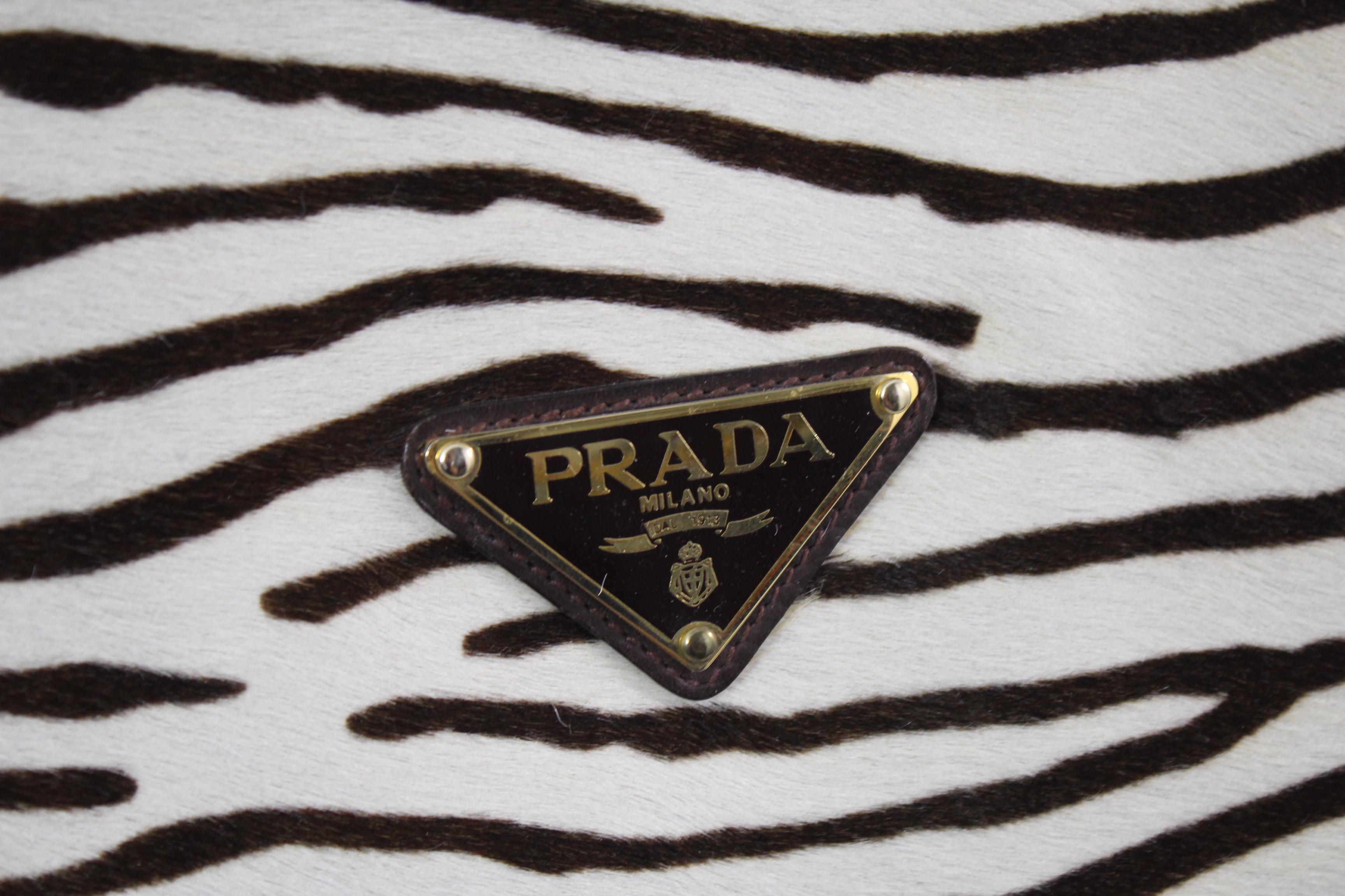 Super original Prada Zebra Style backpack.

Made in calfskin poney style leather

Good condition some signs of use but nothing remakeable.

Size height 15 inches/ 38 cm

