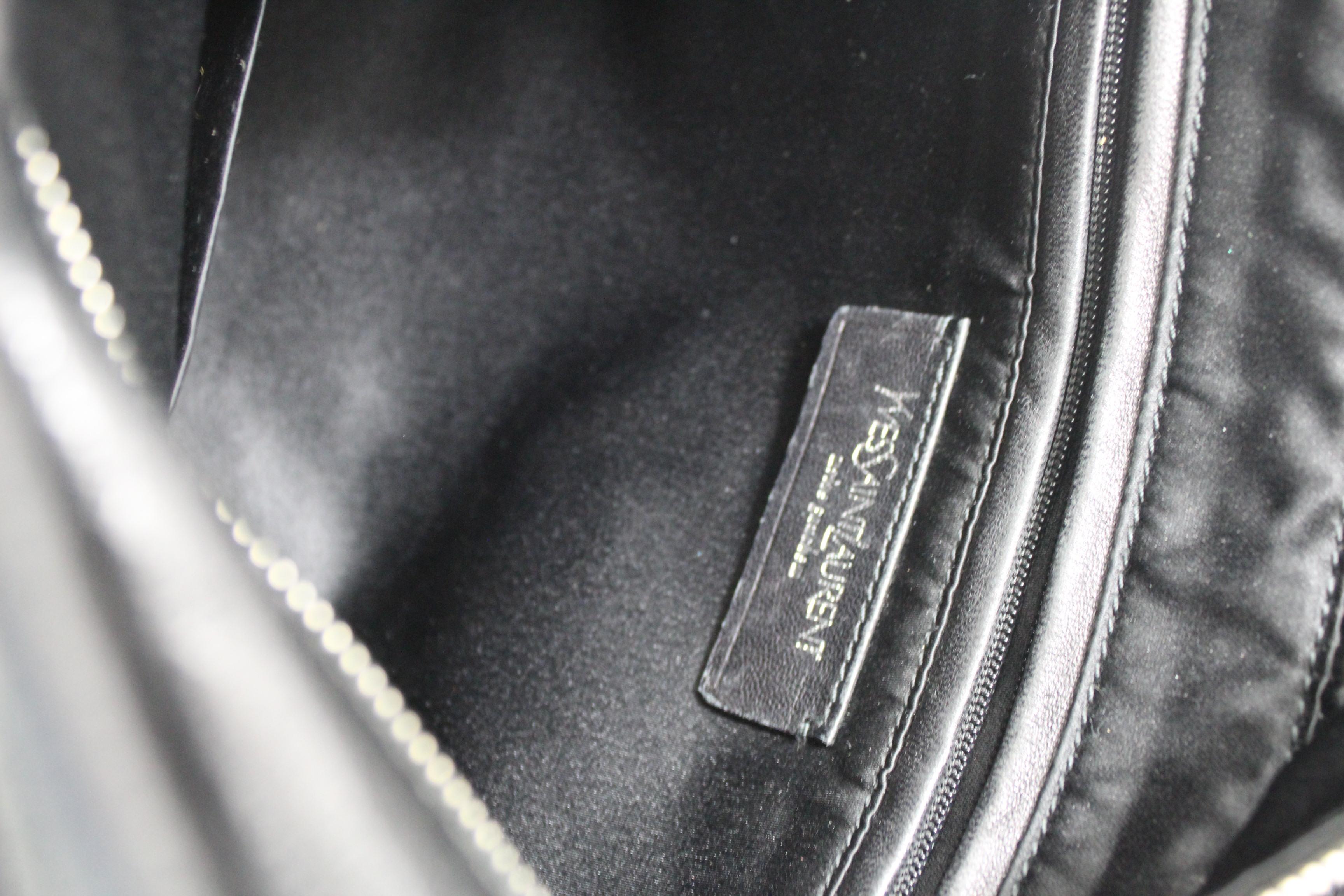 Yves Saint Laurent Vintage YSL Studdent Logo BlackLeather Shoulder Bag In Good Condition For Sale In Paris, FR