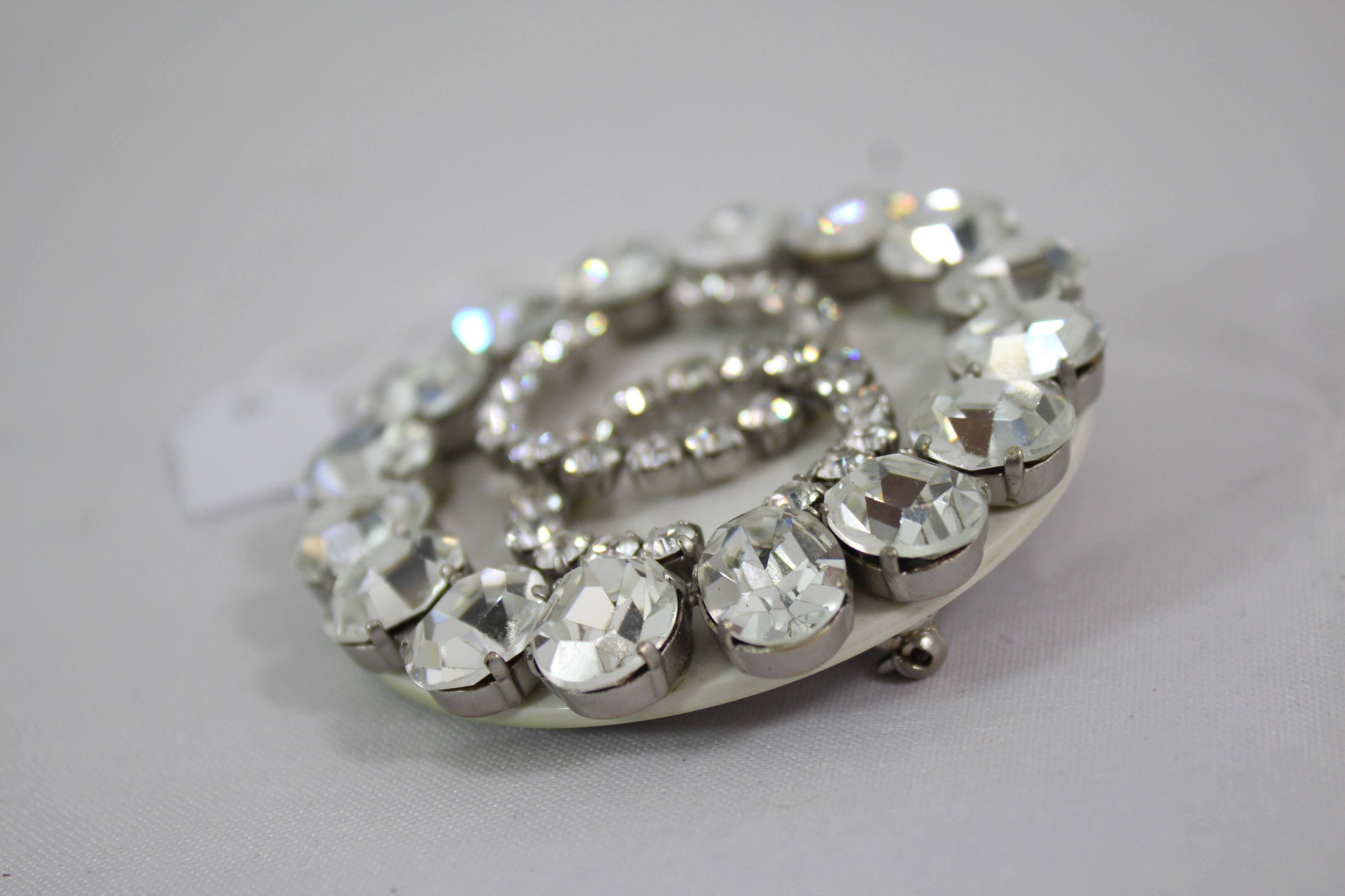 2000 Winter collection Chanel Swarosky Crystals Maxi brooche In Excellent Condition In Paris, FR
