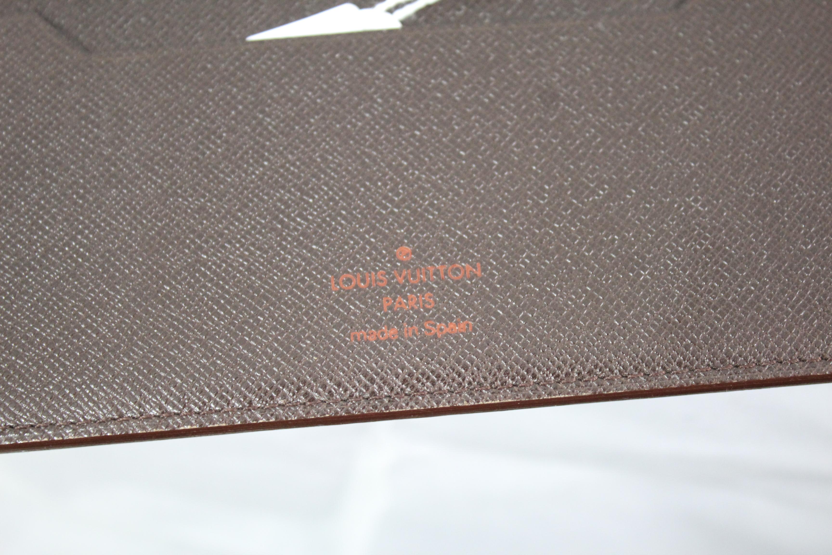 Louis Vuitotn damier ebene agenda / notebook cover GM 

Size 22.5x18 cm