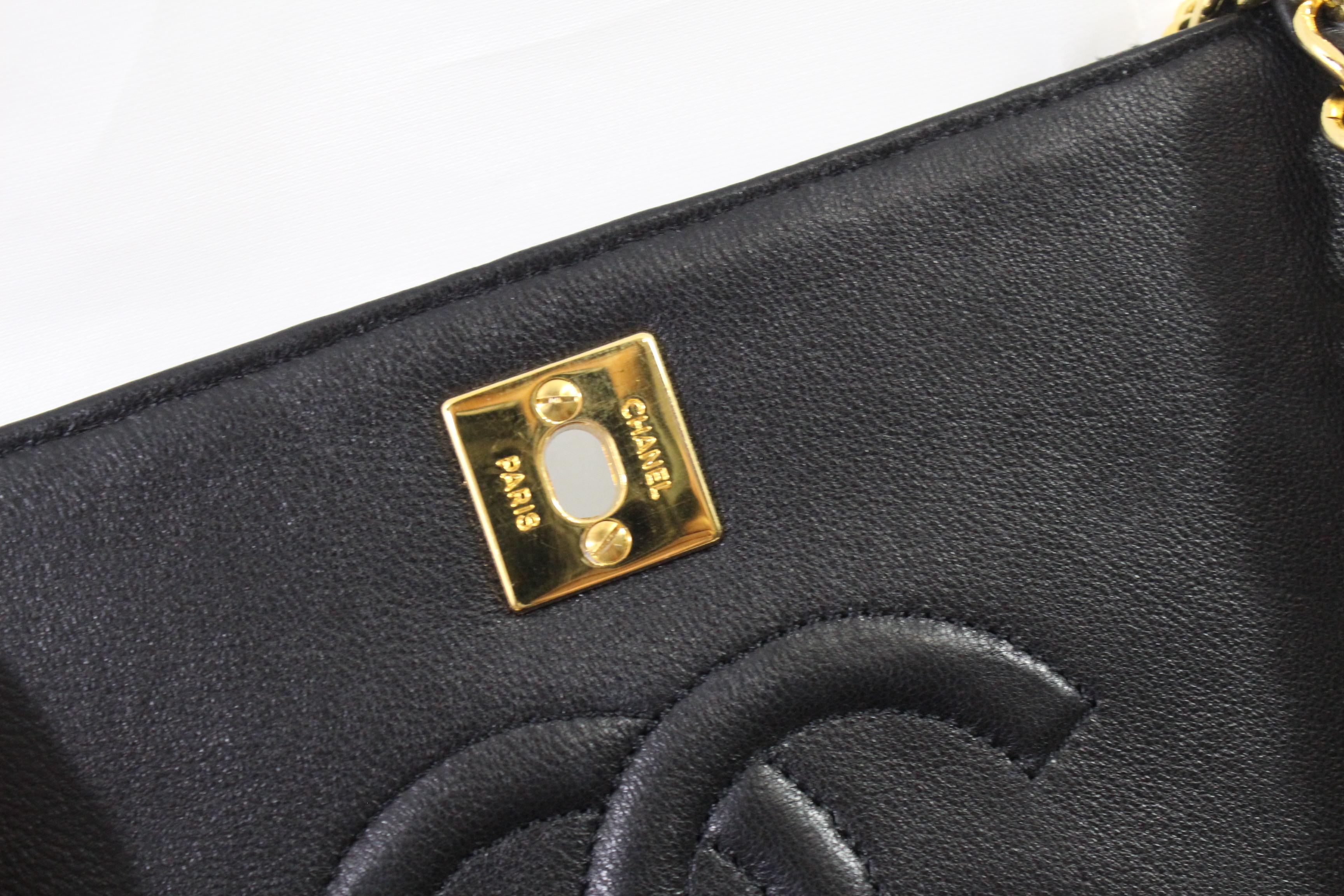 Chanel mini vintage lezard bag with golden hardware.

bag hardly use so excellent condition
Size 20x12 cm
