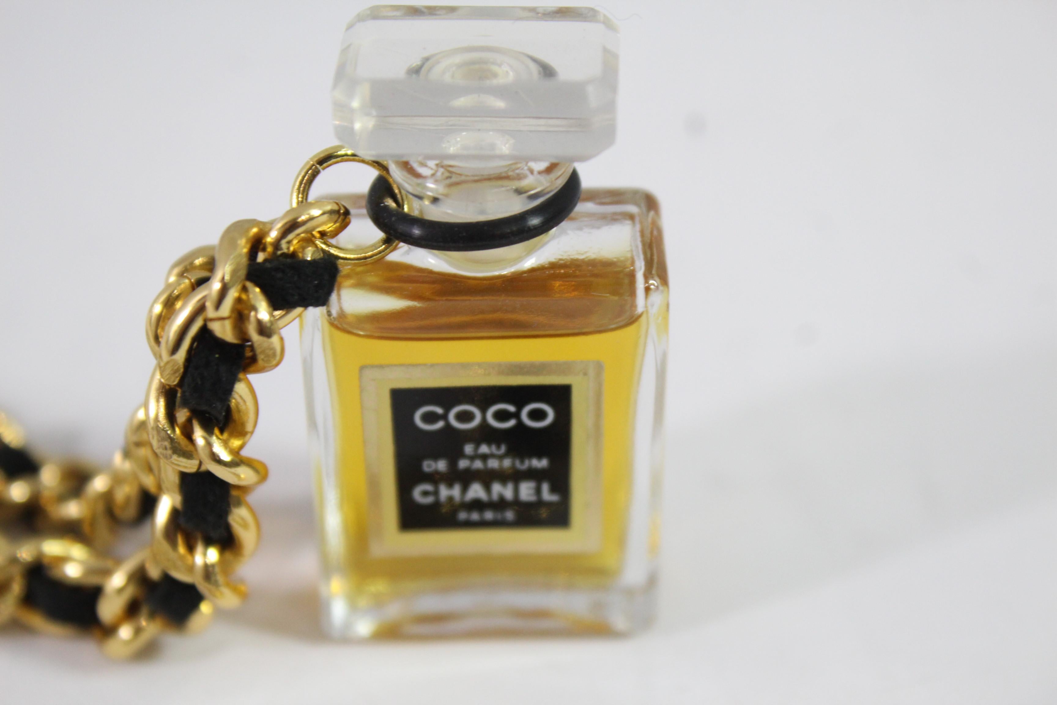 Chanel Vintage Parfum Bottle Necklace with golden chain. There is real parfum inside.

This was given as a gift to customers, so not available in the shop

Really good vintage condition

