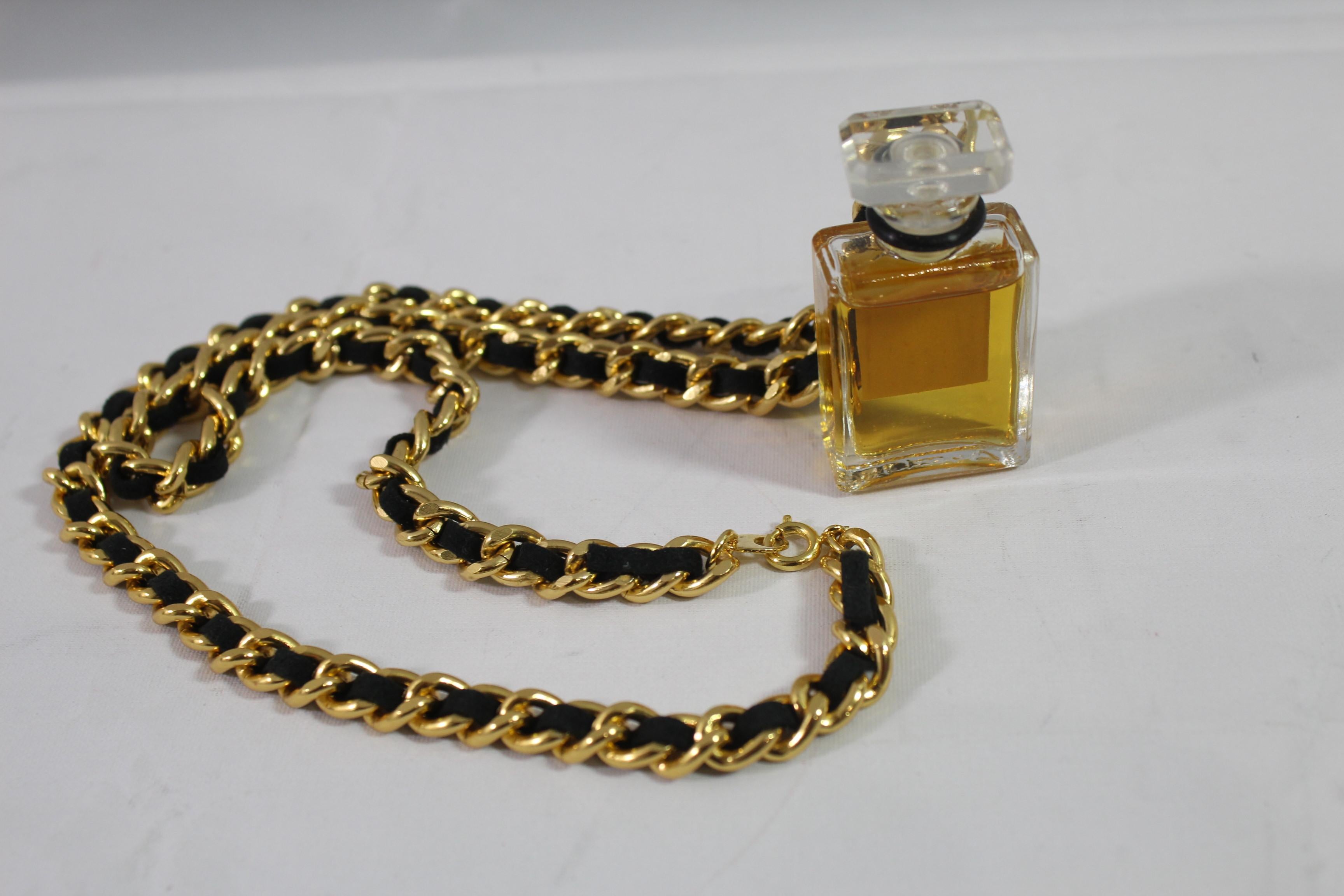 Chanel Vintage Necklace with Chanel parfum Bottle.  In Good Condition In Paris, FR