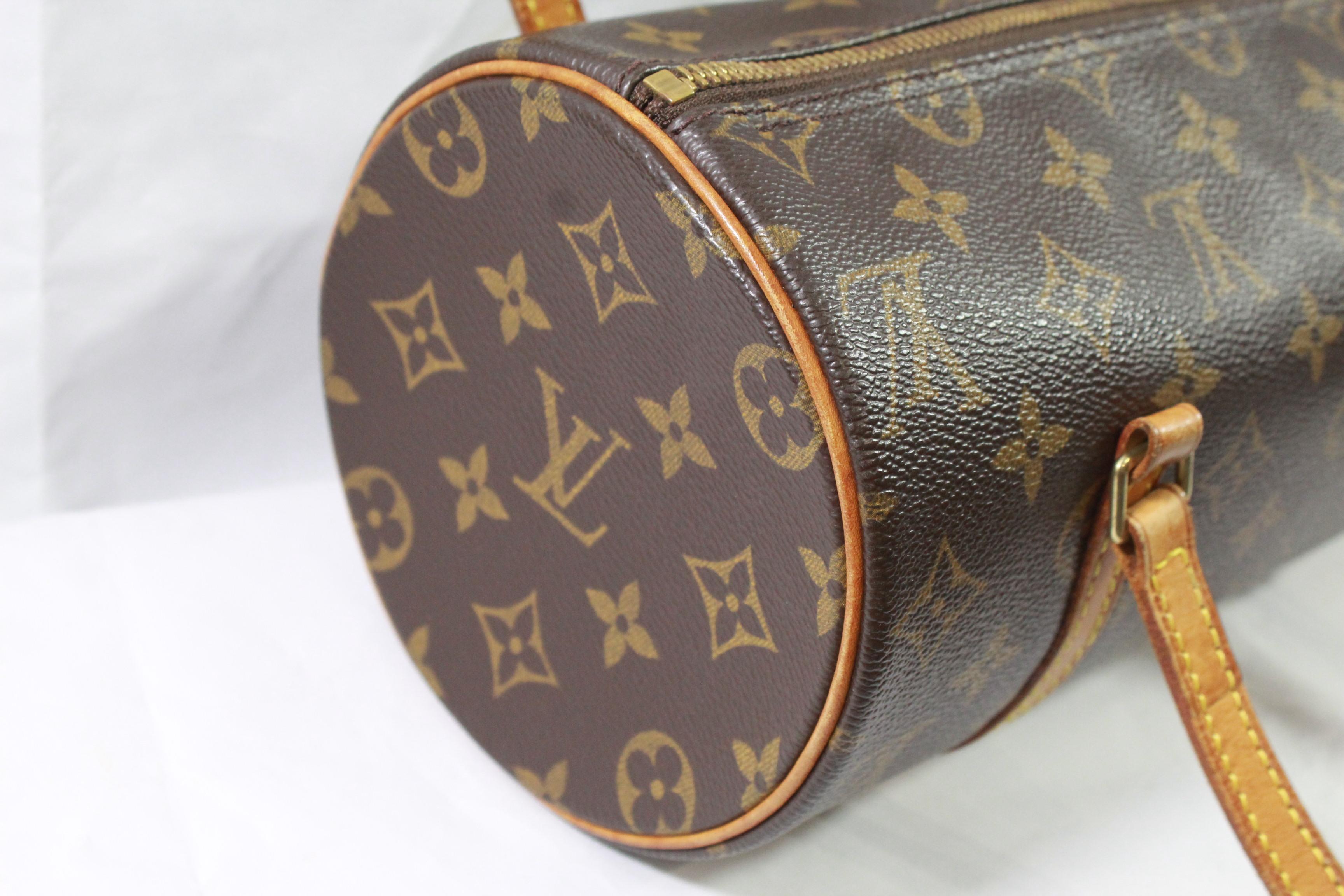 Louis Vuitton 2004 papillon PM bag.

Good condition some signs of use 

Size 27*13 diameter