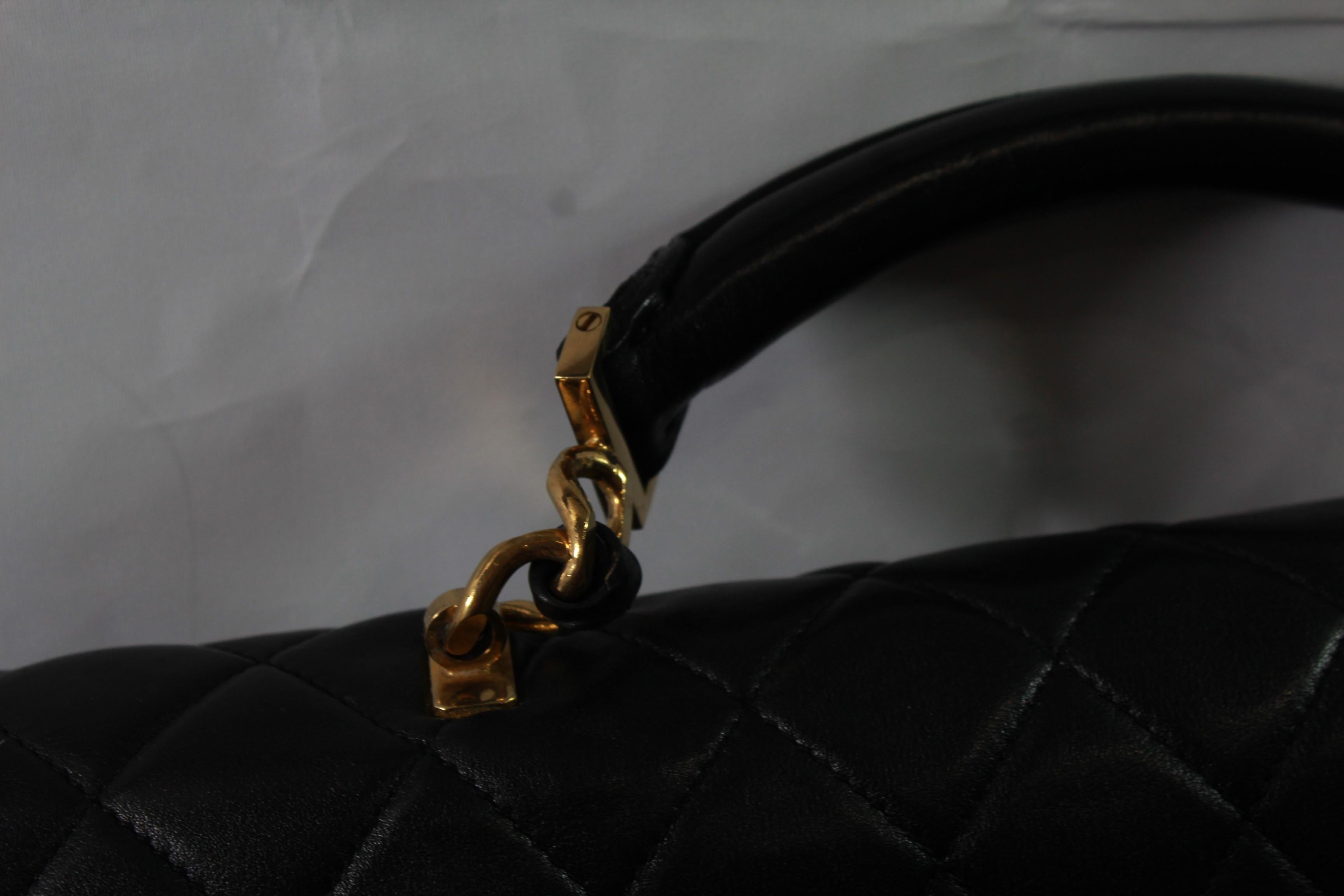 Totally awesome Chanel Briefcase in black leather and golden hardware.

Briefcase from the 90's however it shows some small signs of wear.

Leather in really good condition ( some light signs of wear)

Clean interior.

Size : 37*30