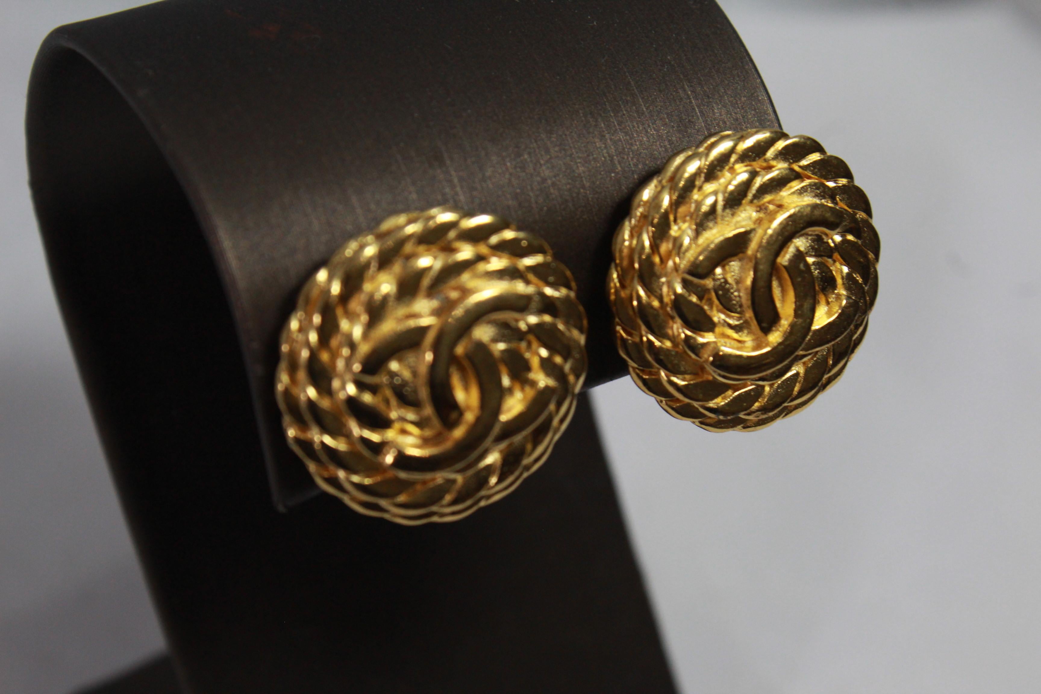 Women's 90's Chanel Vintage Double C Earrings in Gold-Plated Metal