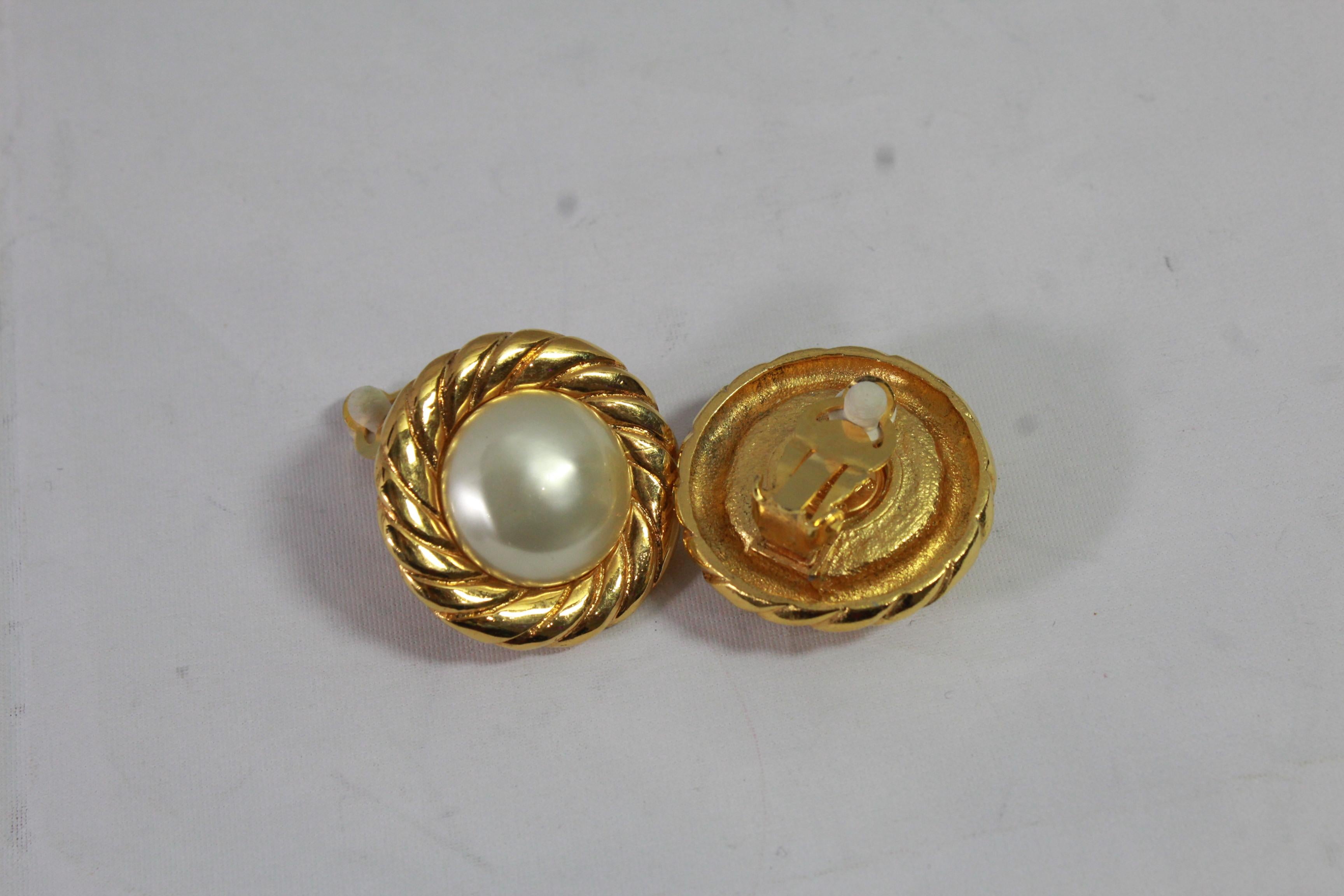 Women's 80's Chanel Vintage Earrings in Gold-Plated Metal