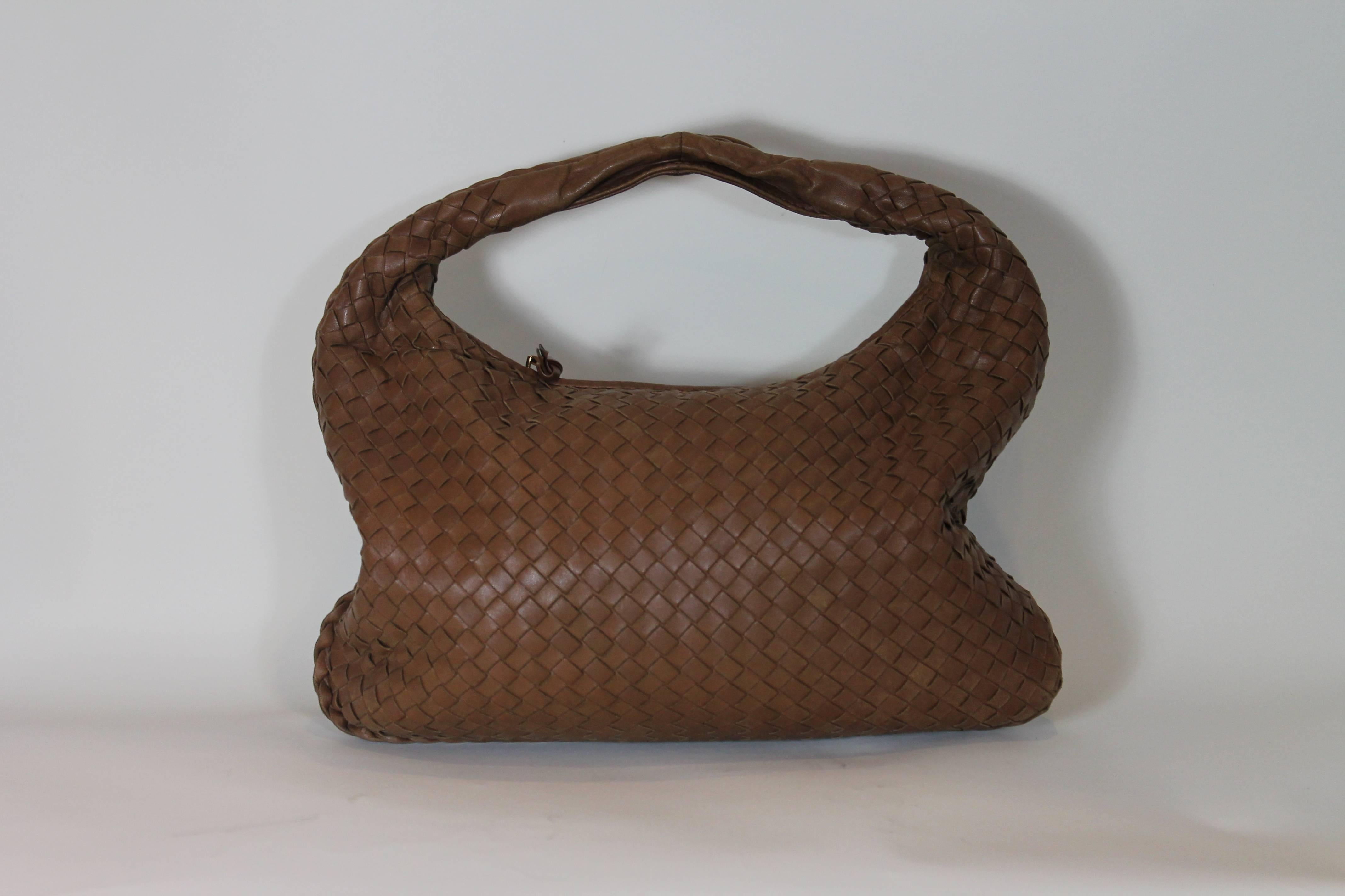 Brown Bottega Veneta Camel medium Intrecciato Leather Shoulder Bag For Sale
