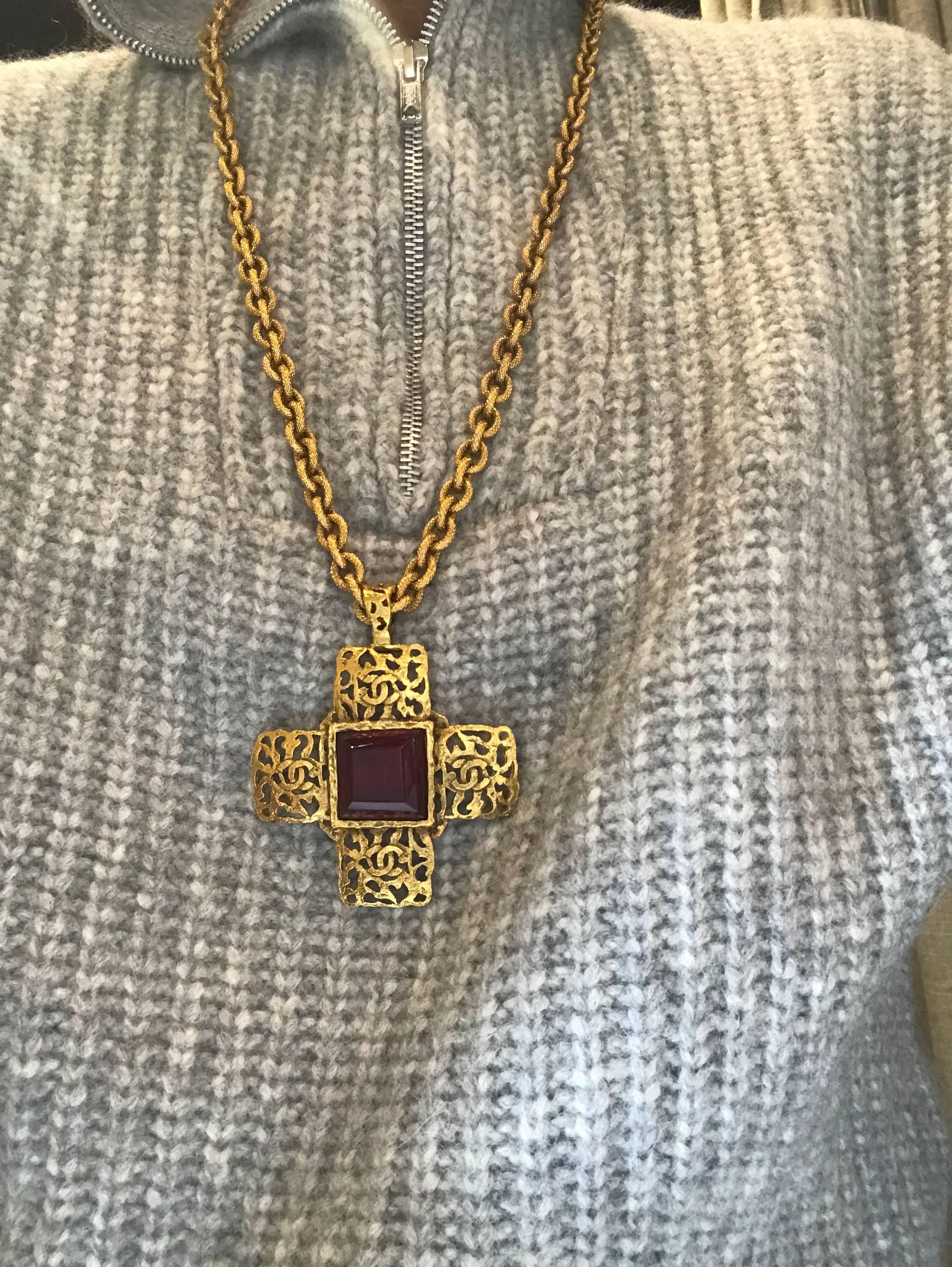 Vintage Chanel (Collection 25)  Cross Pendant Necklace. Red Gripoix. Mixed Metals/gold plated. 
Chain: 80 cm.
Pendant: 7cm by 7cm.
Made in France .