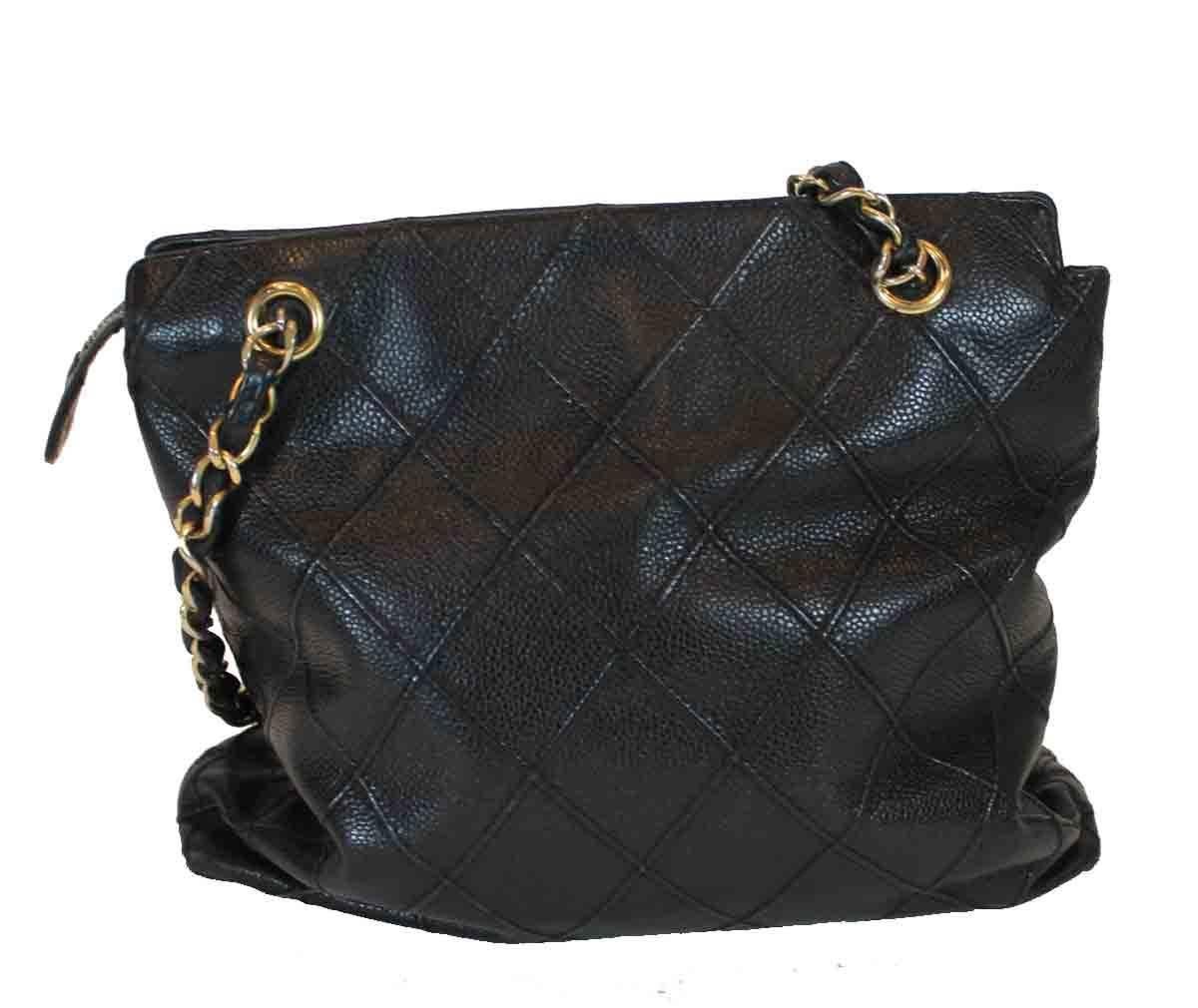 Black leather.
Dual tortoise chain straps.
One exterior pocket with front flap and 