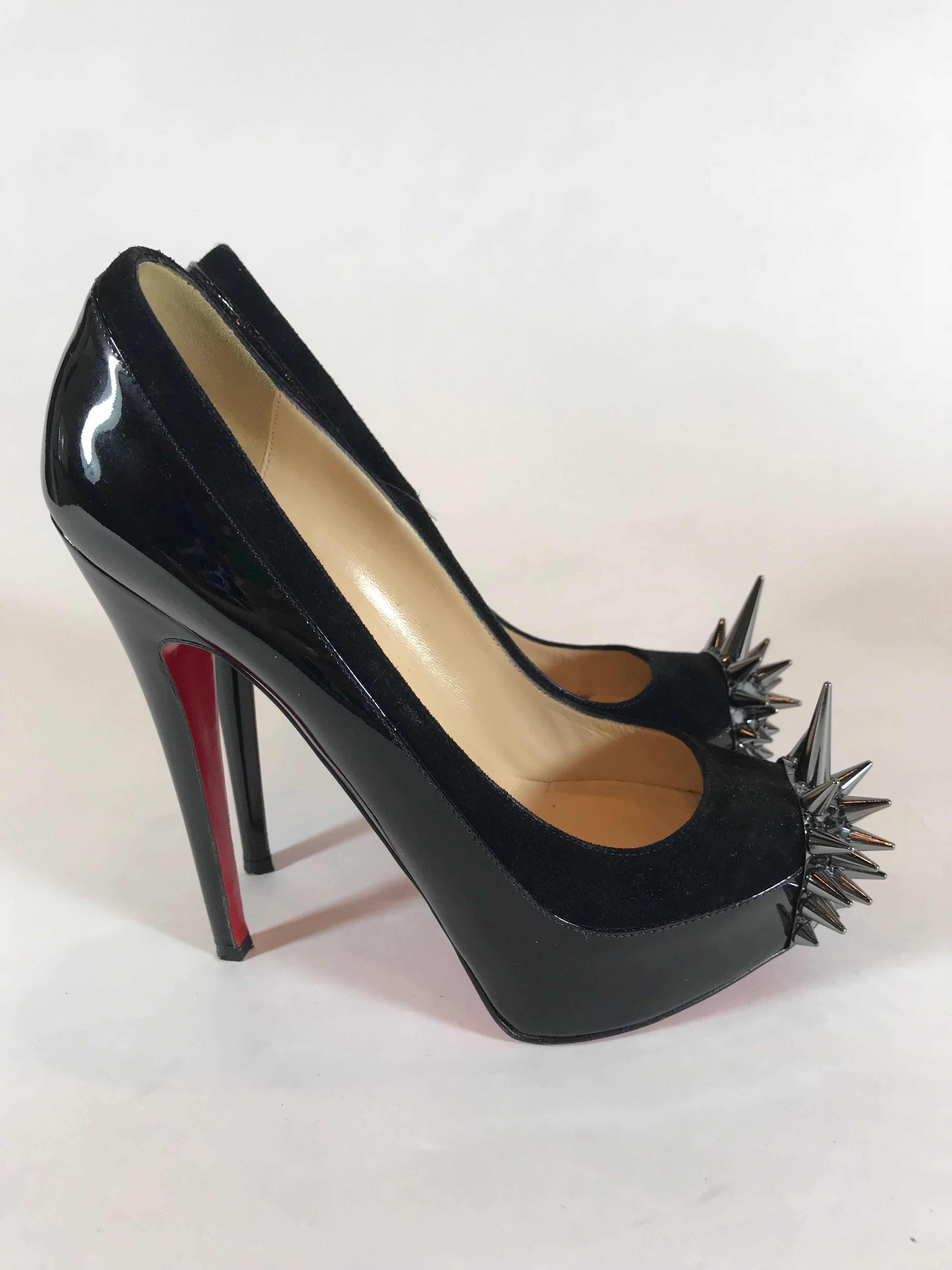 Christian Louboutin Asteroid Spike-Toe Pump In Excellent Condition For Sale In Roslyn, NY