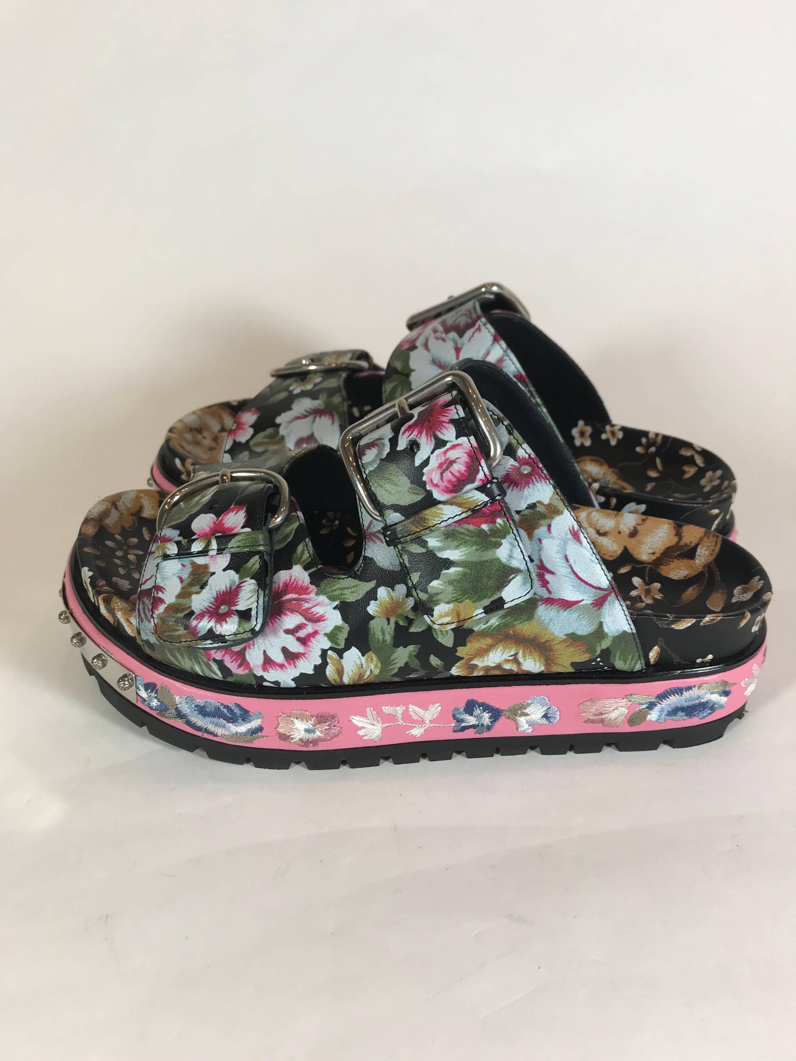 Alexander Mcqueen Floral Print Sandals In New Condition For Sale In Roslyn, NY