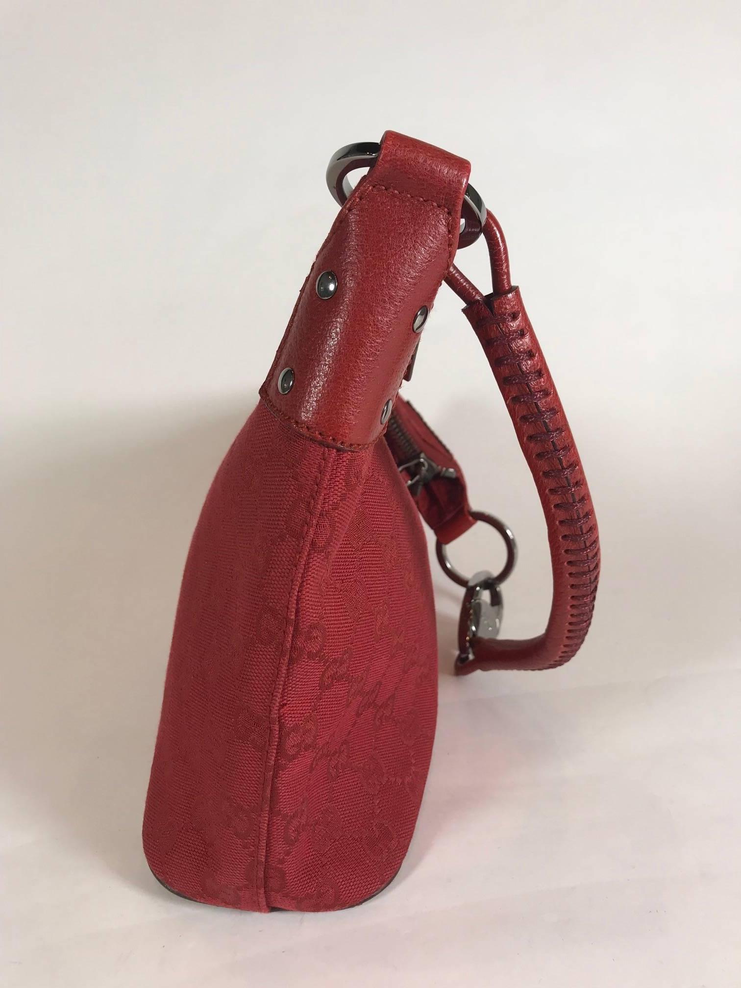 Gucci Small Red Canvas GG Hobo In Excellent Condition In Roslyn, NY