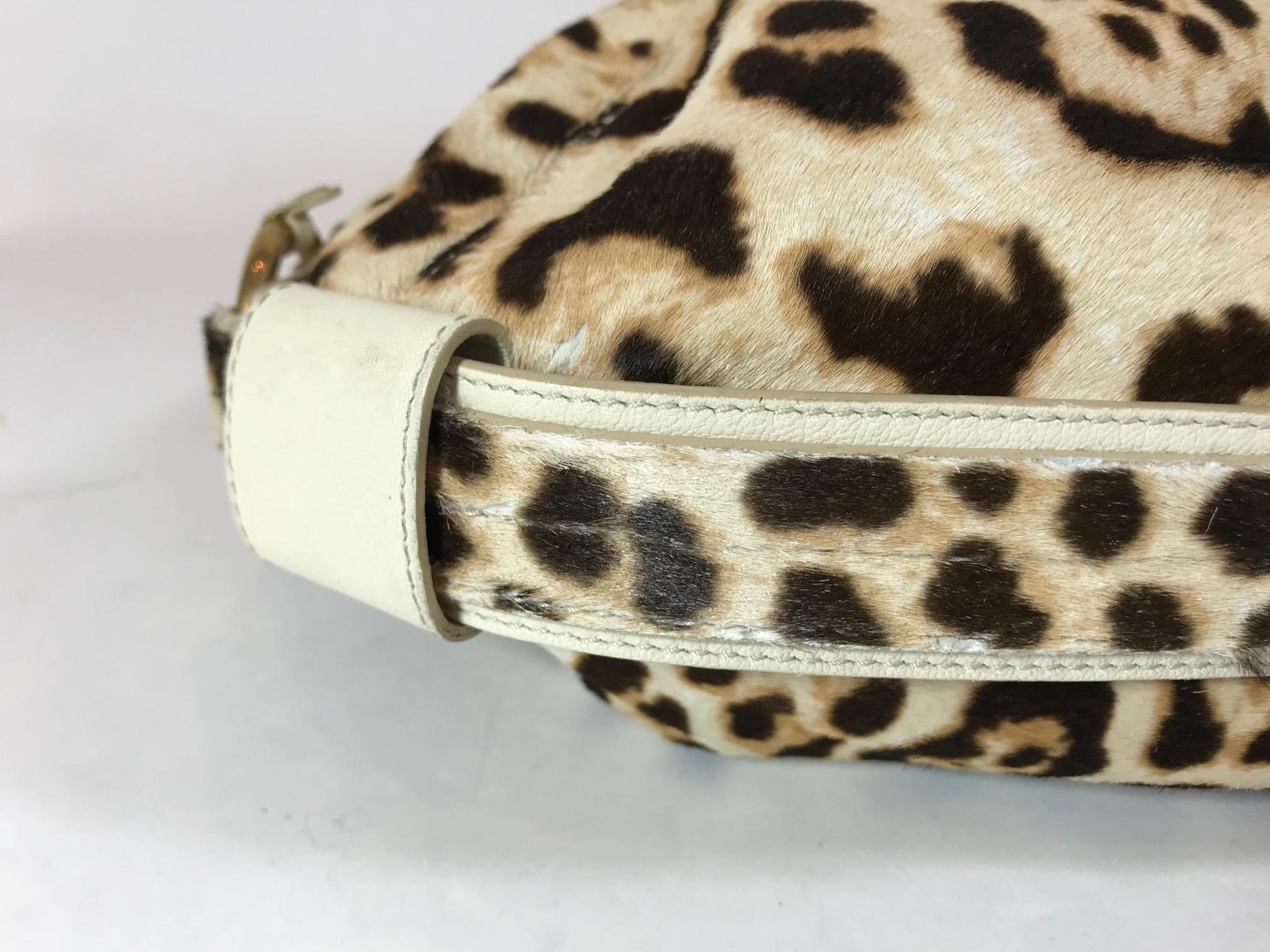 Yves Saint Laurent Leopard Print Calf Hair Hobo In Excellent Condition For Sale In Roslyn, NY