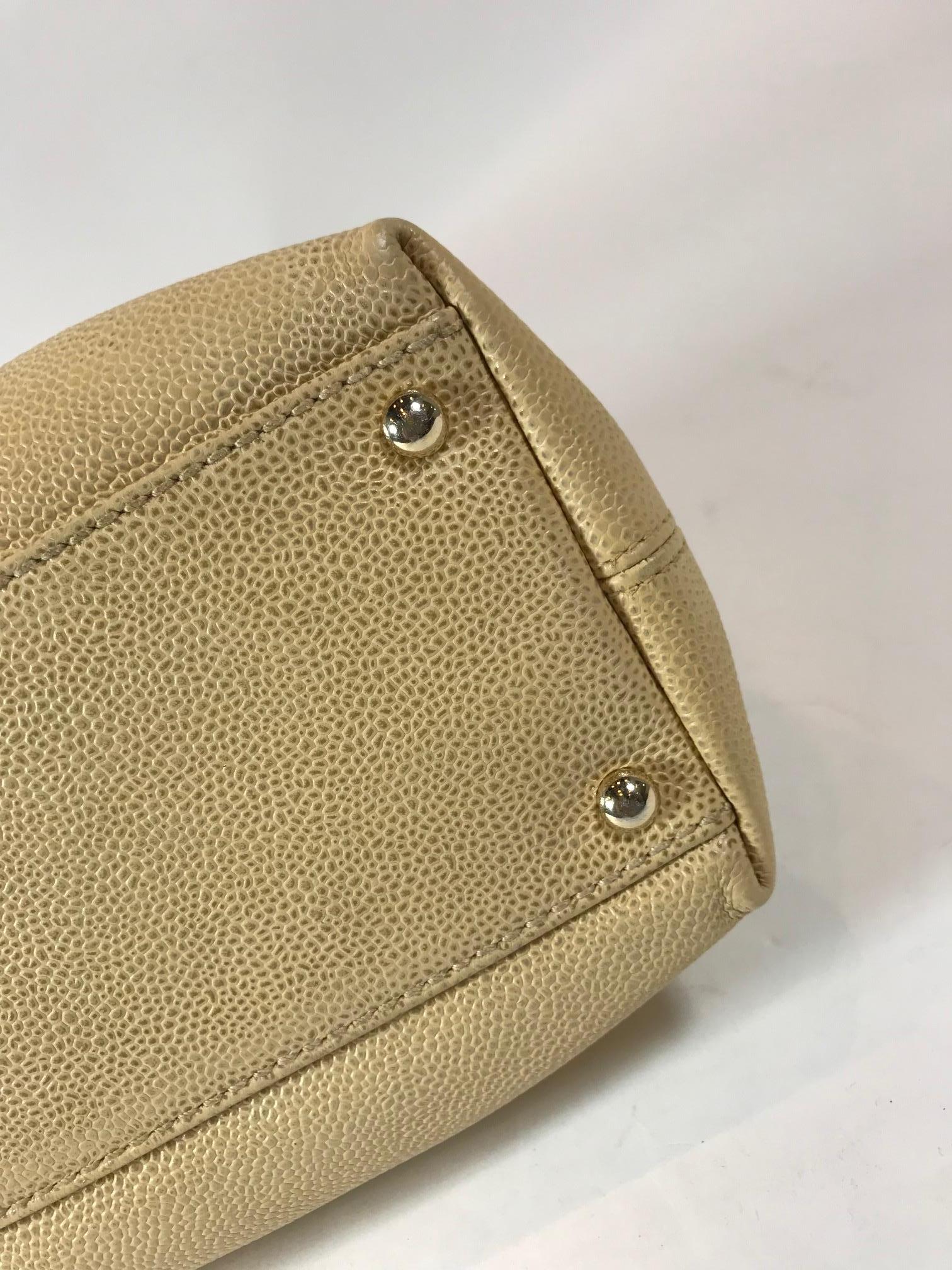Chanel Beige Caviar Leather Shoulder Bag For Sale 4