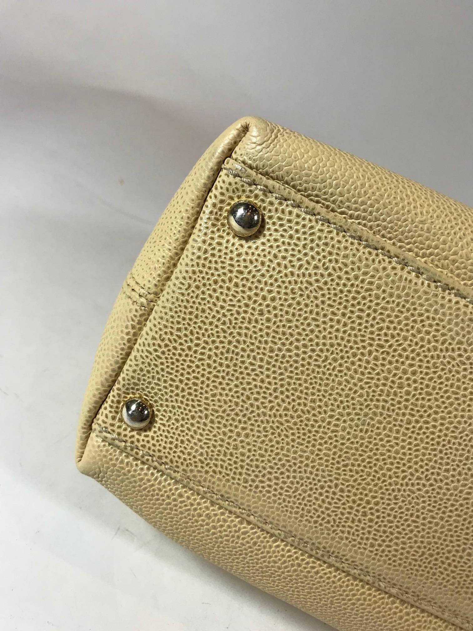 Chanel Beige Caviar Leather Shoulder Bag For Sale 5
