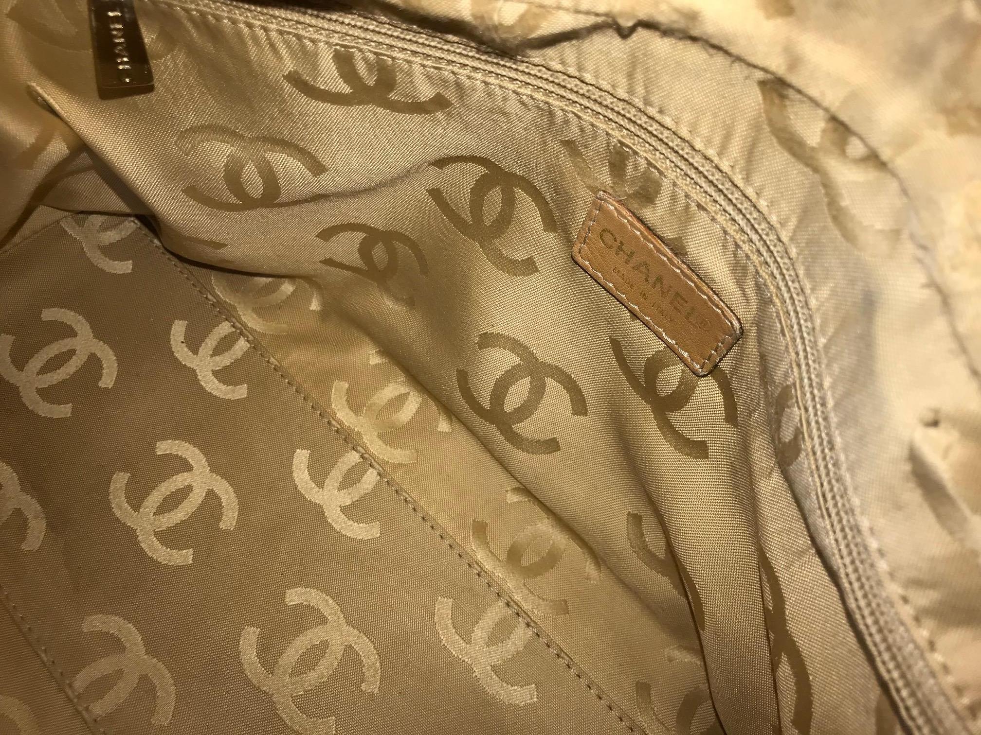 Chanel Beige Caviar Leather Shoulder Bag For Sale 7