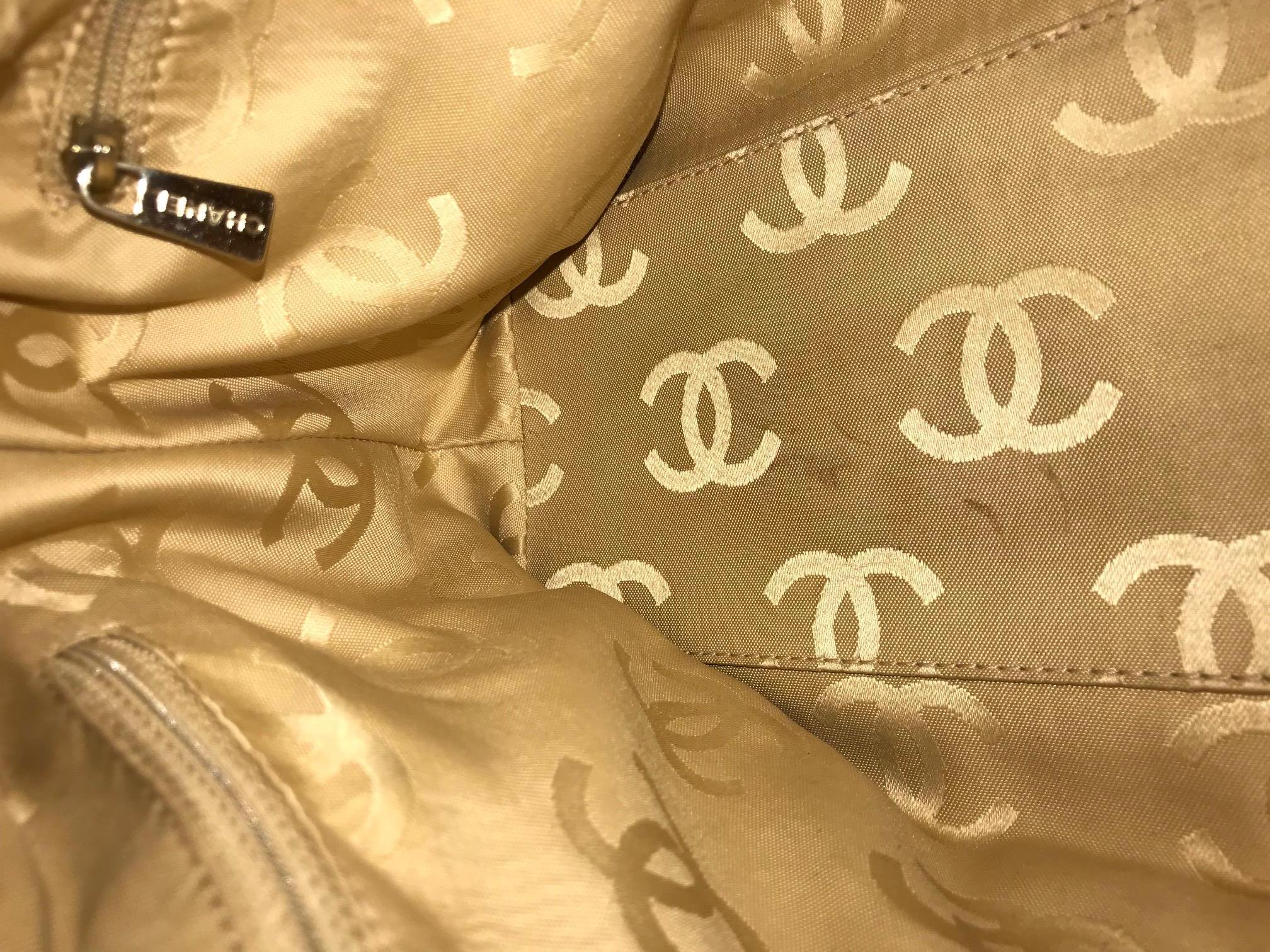 Chanel Beige Caviar Leather Shoulder Bag For Sale 8
