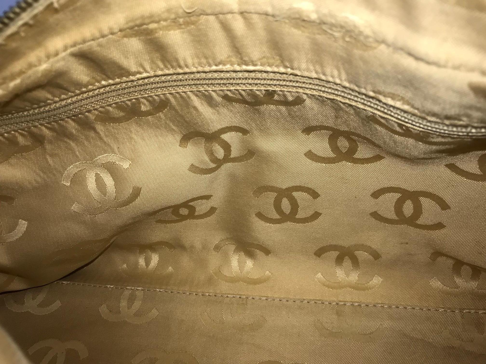 Chanel Beige Caviar Leather Shoulder Bag For Sale 9
