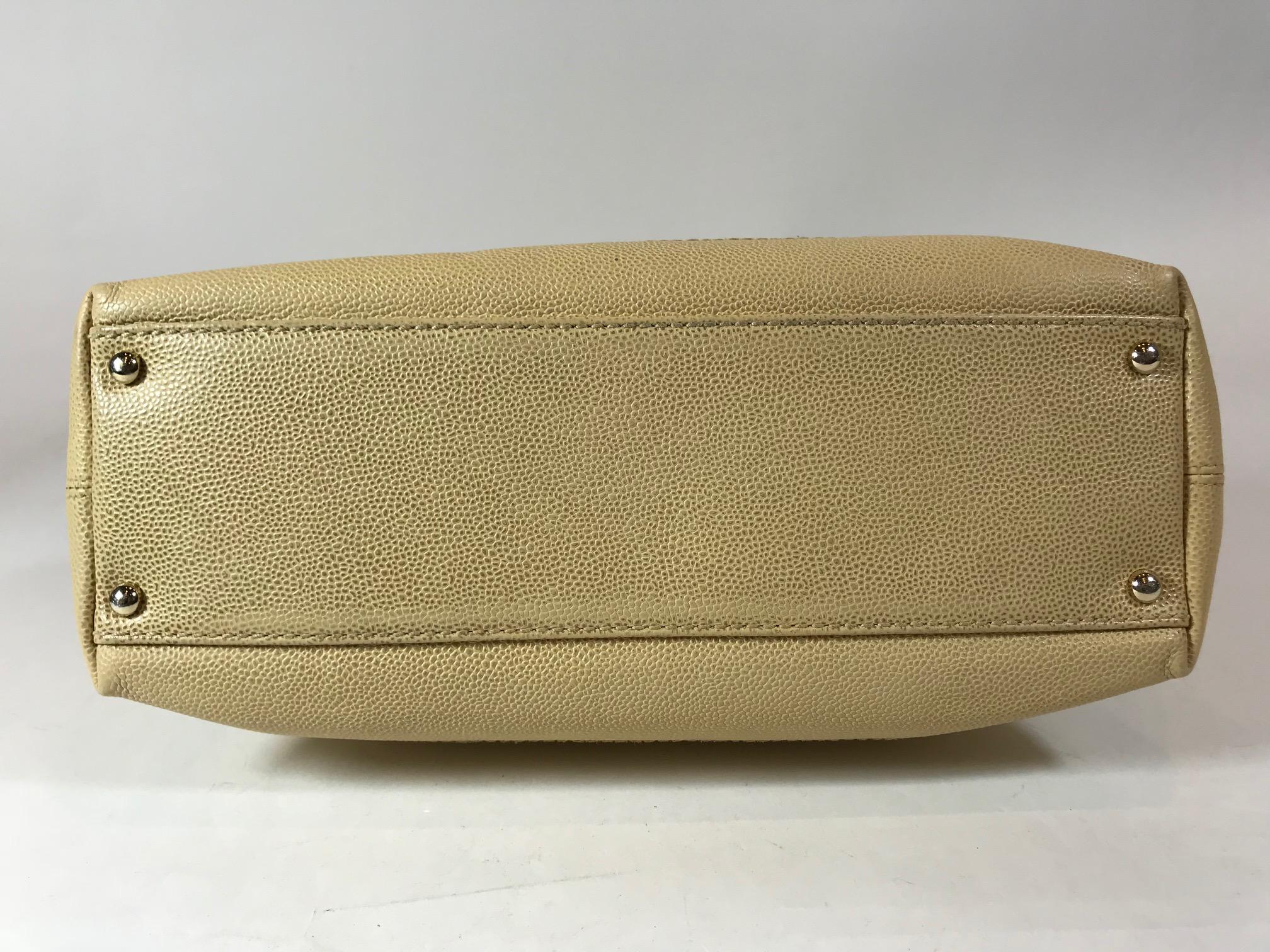 Chanel Beige Caviar Leather Shoulder Bag For Sale 3